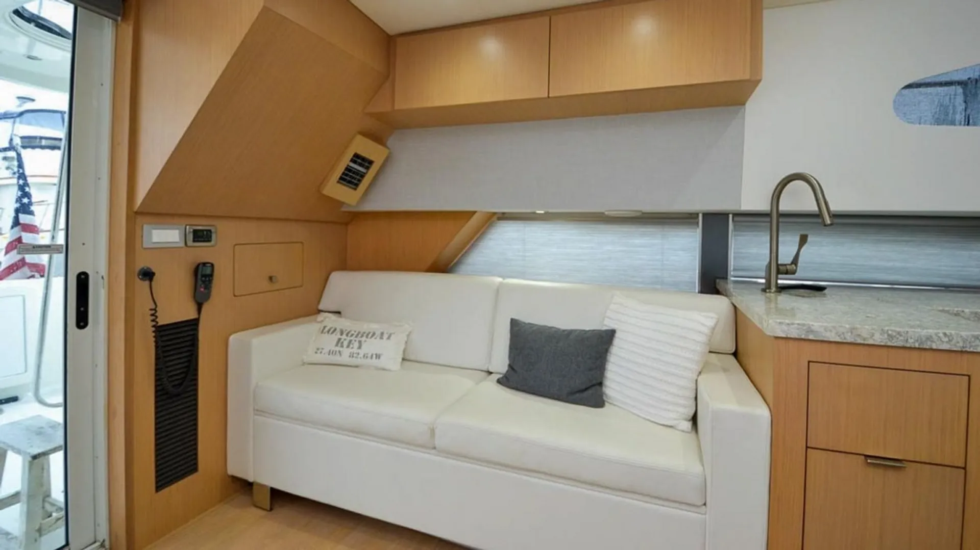 Carver Yachts 42ss in St. Petersburg, FL — photo 8