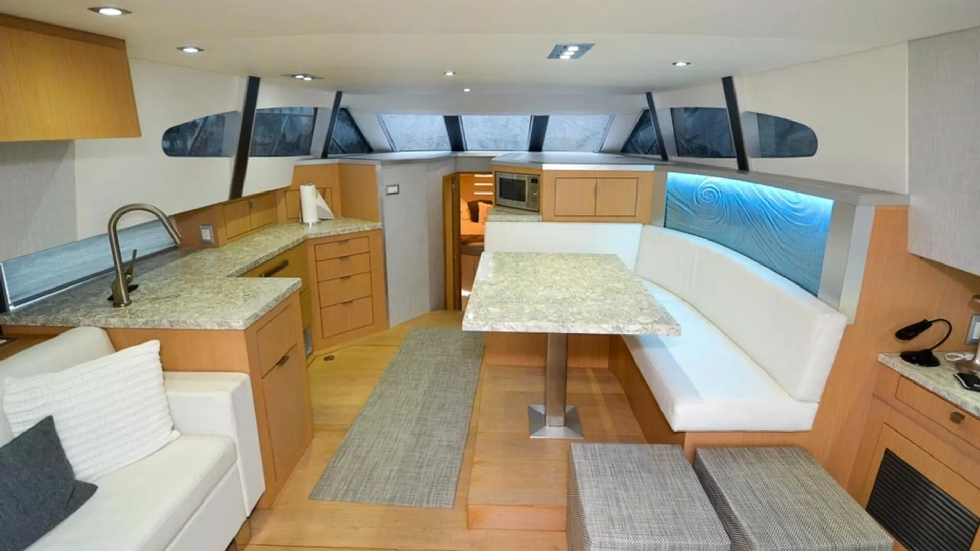 Carver Yachts 42ss in St. Petersburg, FL — photo 9