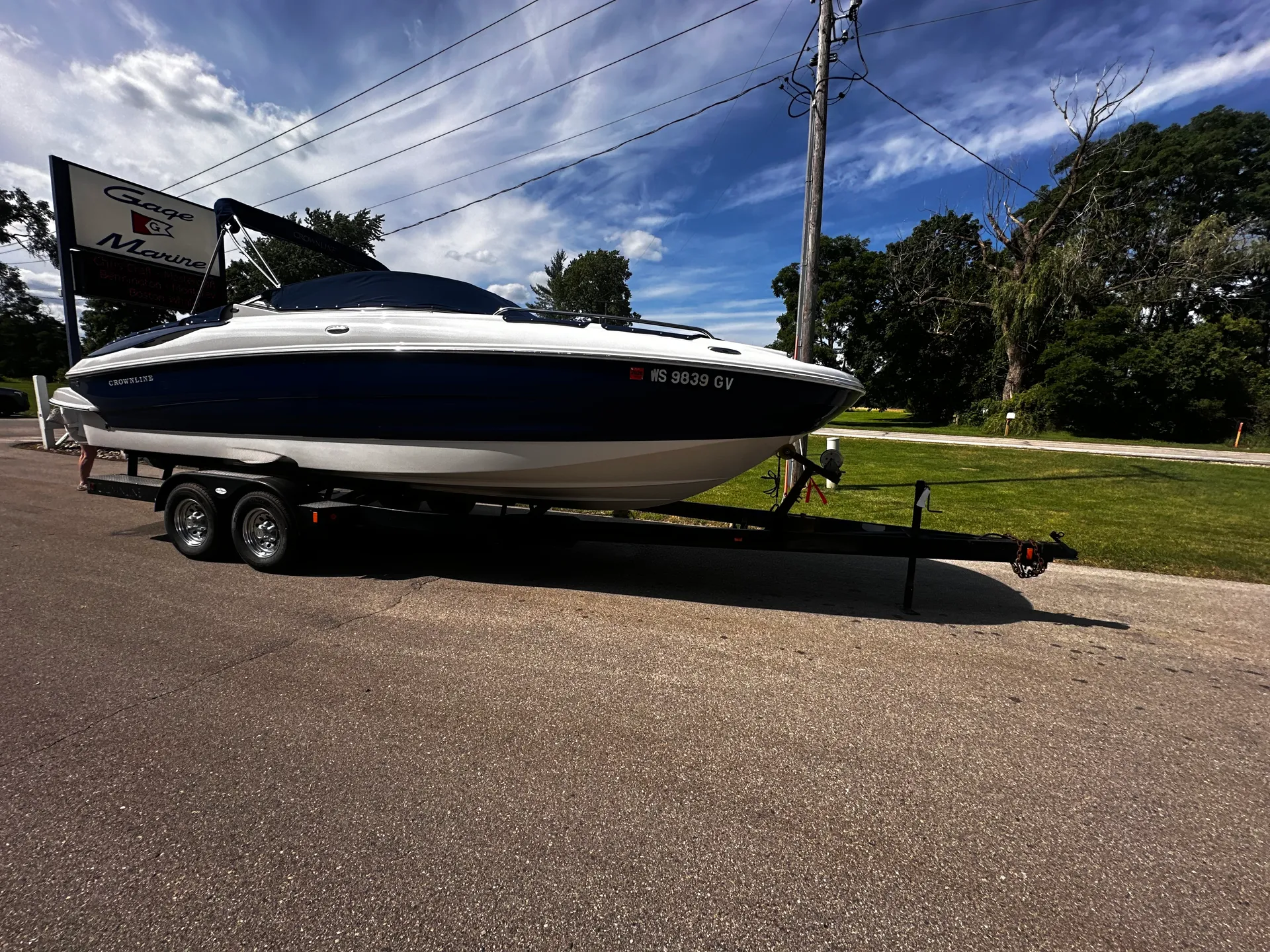 Full service boat charter on Geneva Lake