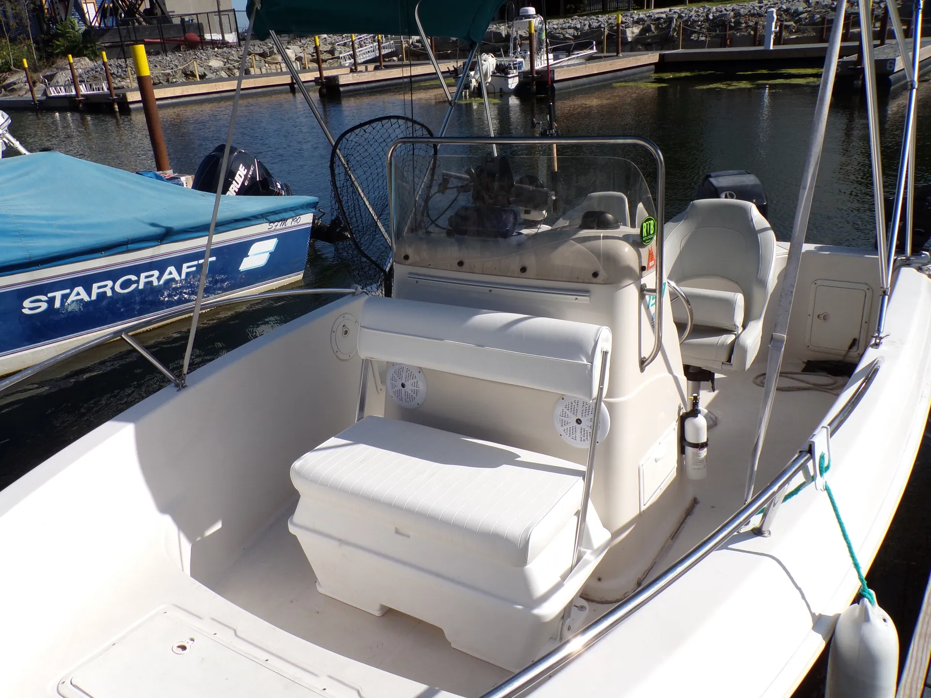 Pro-Line Sportsman 190 Center Console Boat Garmin & Bluetooth Stereo!