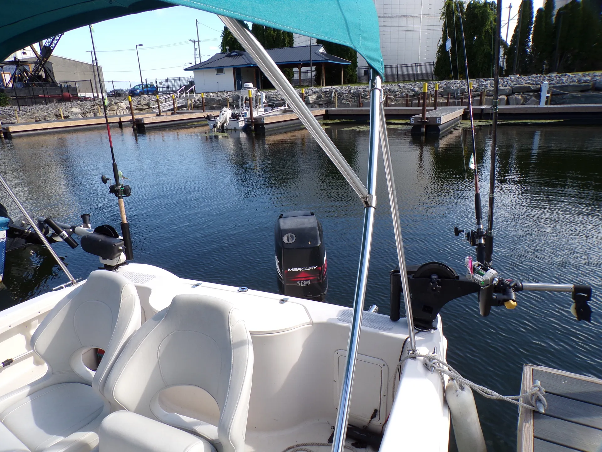 Pro-Line Sportsman 190 Center Console Boat Garmin & Bluetooth Stereo!