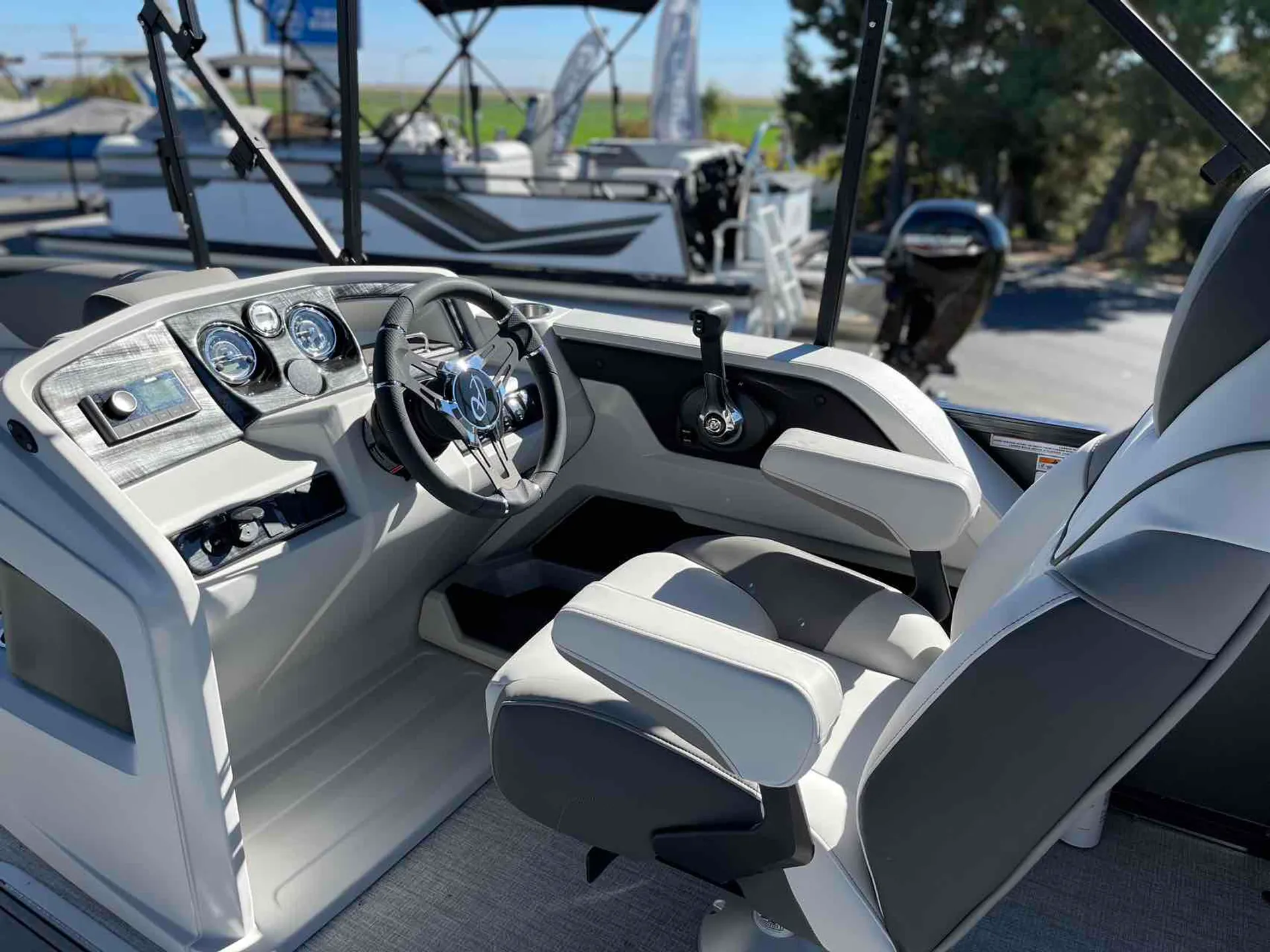 2024 Avalon LSZ 2385 Pontoon! Great for Family and Fishing!