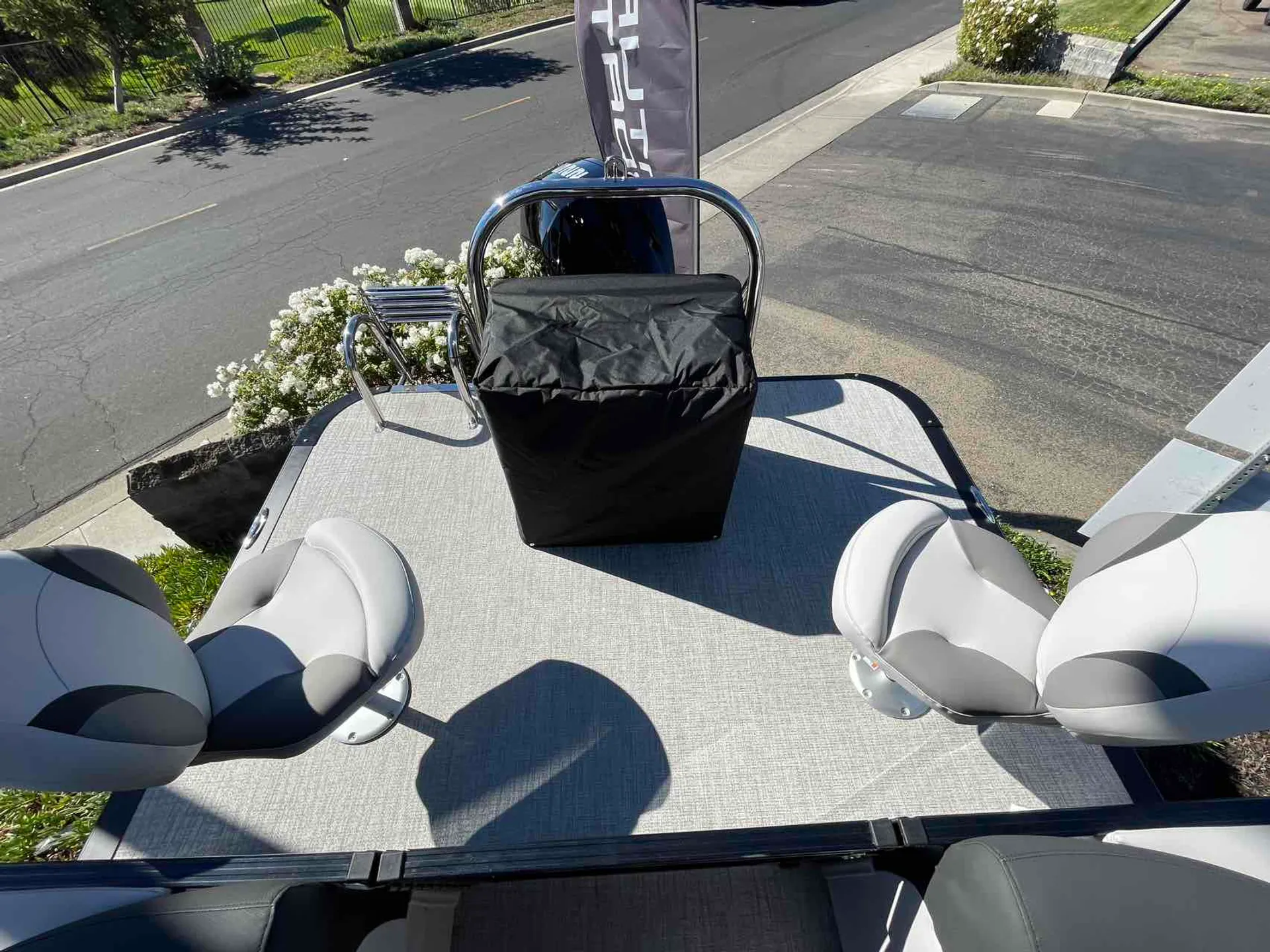 2024 Avalon LSZ 2385 Pontoon! Great for Family and Fishing!