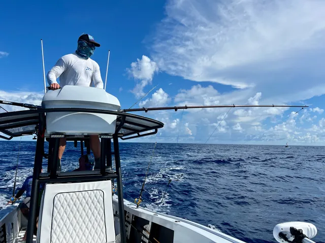 Rent a Mako 261 center console in Marathon, FL near me