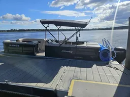 BEAUTIFUL Tritoon Party Boat