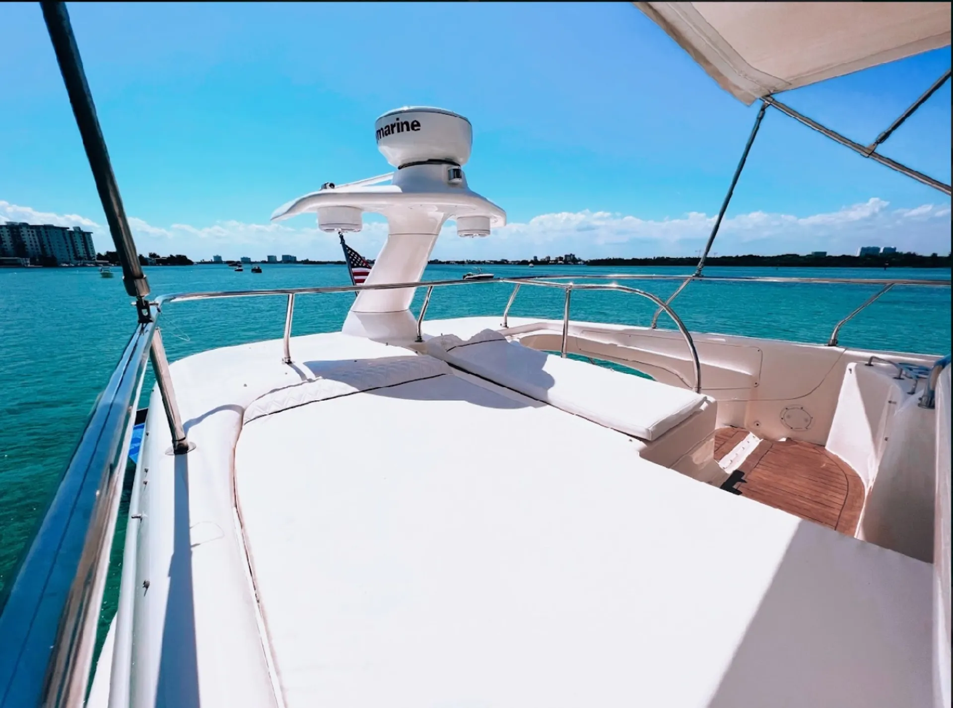 FREE HOUR!!! Beautiful 48' Flybridge Yacht 🛥️🍾 NO HIDDEN FEES!