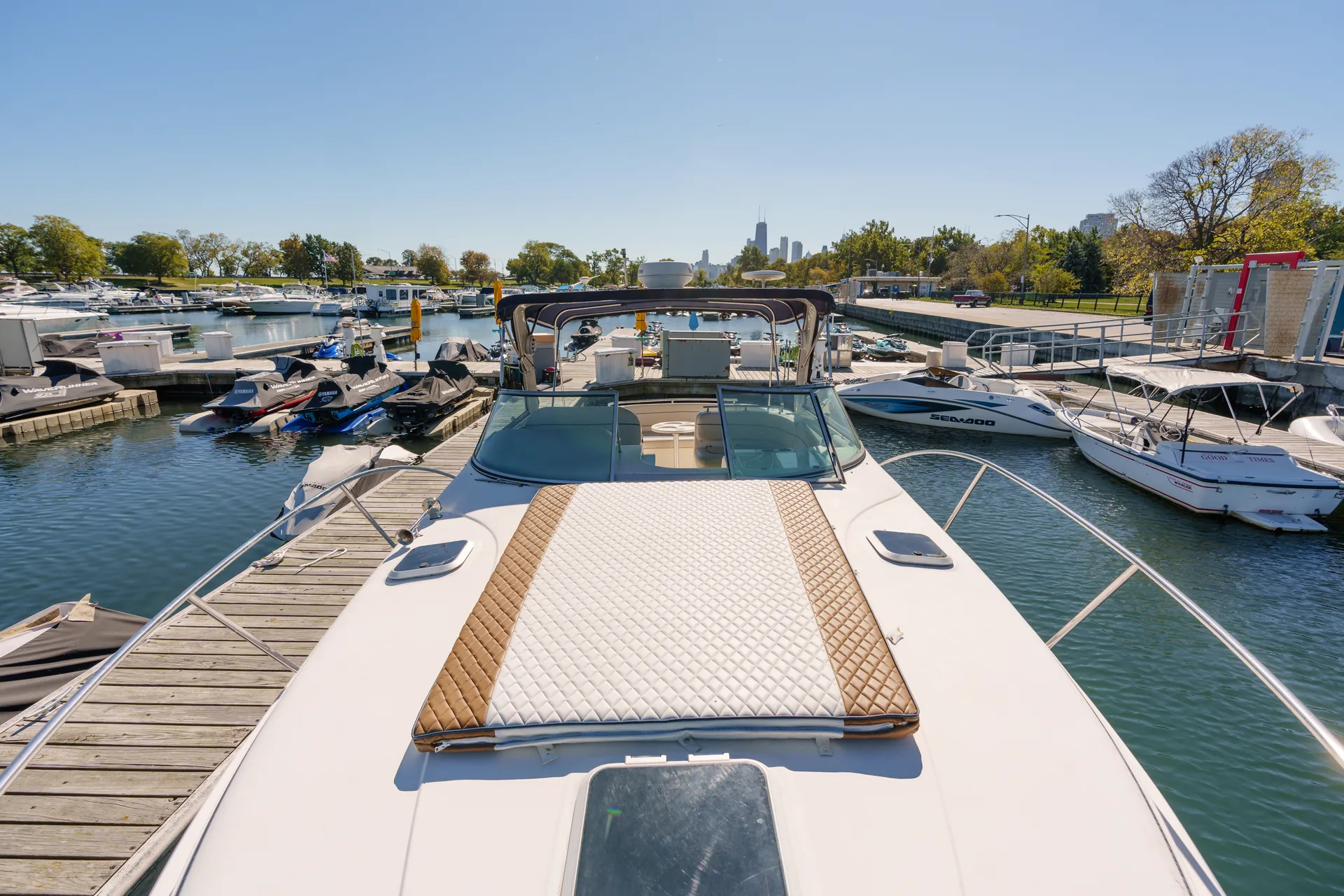 Visit the Chicago Playpen! - 34' Rinker Fiesta Vee Yacht