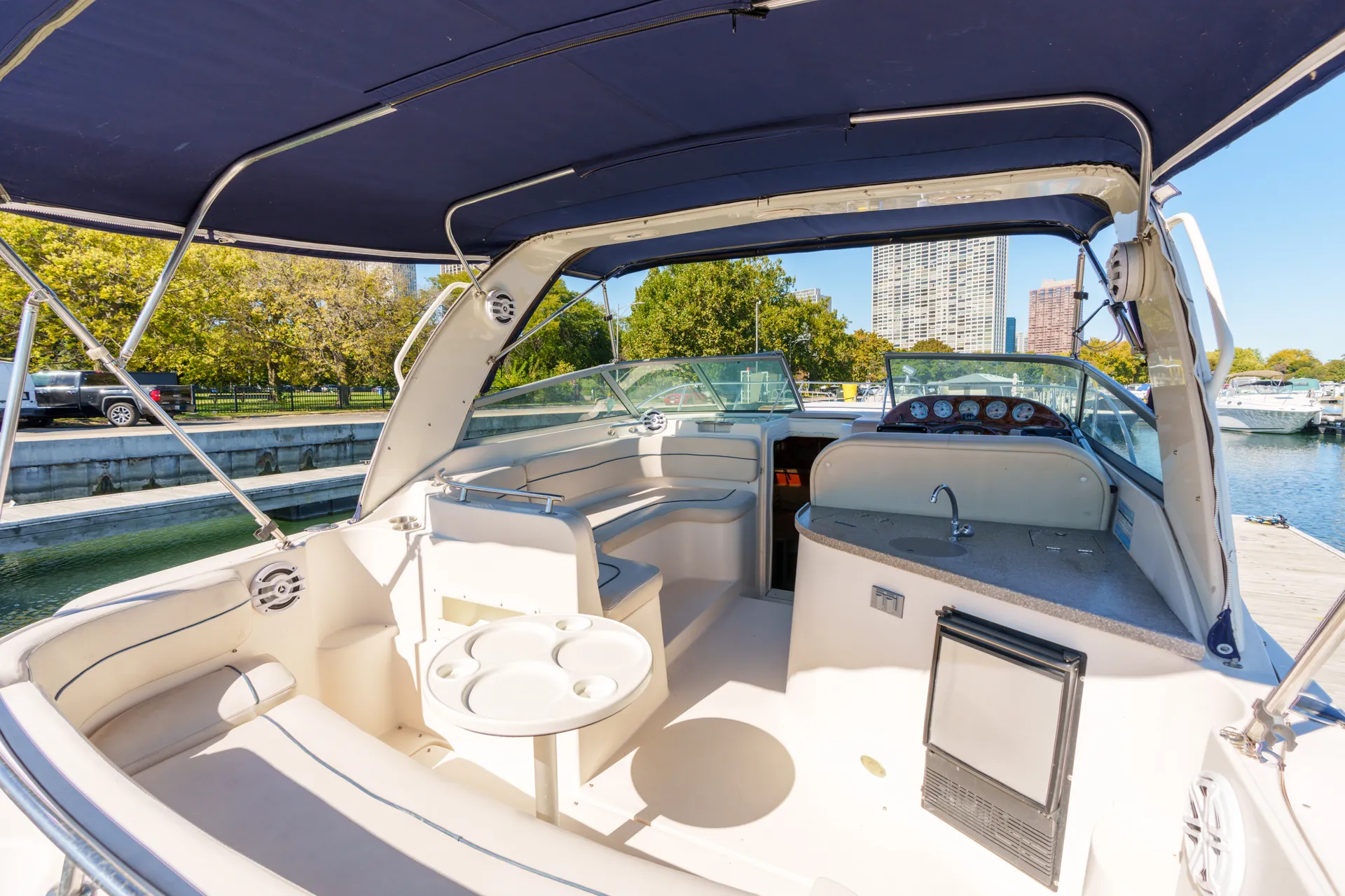 Visit the Chicago Playpen! - 34' Rinker Fiesta Vee Yacht