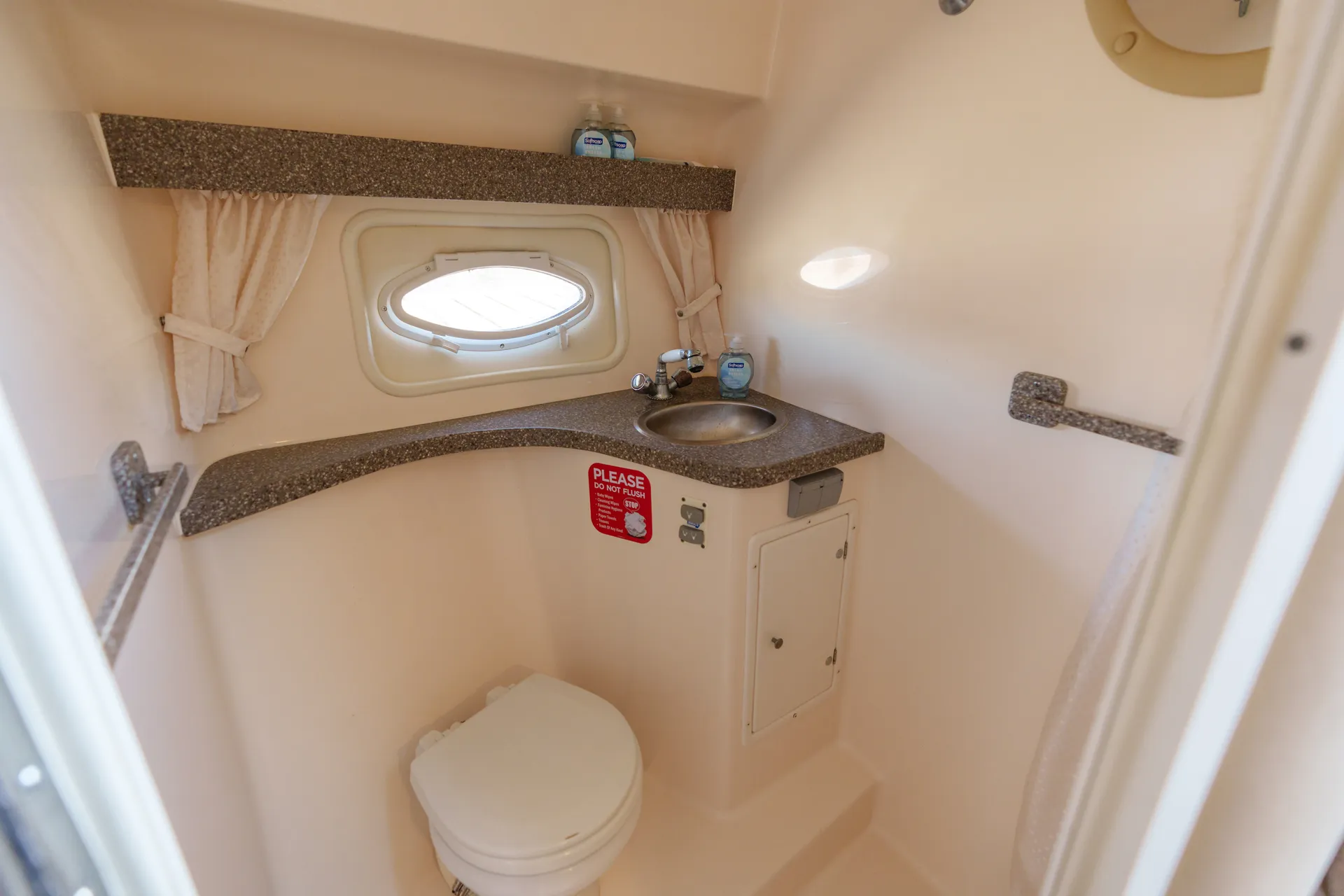 Visit the Chicago Playpen! - 34' Rinker Fiesta Vee Yacht