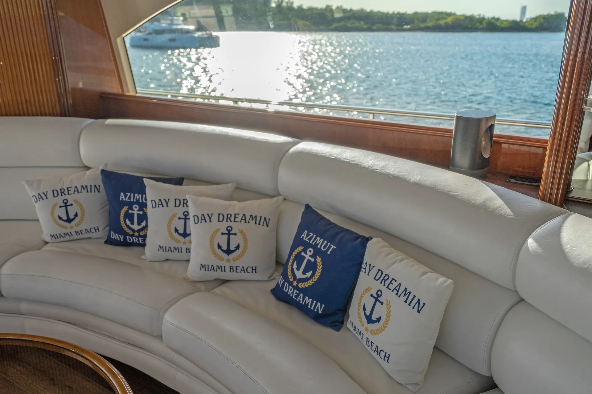 85' Luxury Ultimate Azimut , JACUZZI INCLUDED