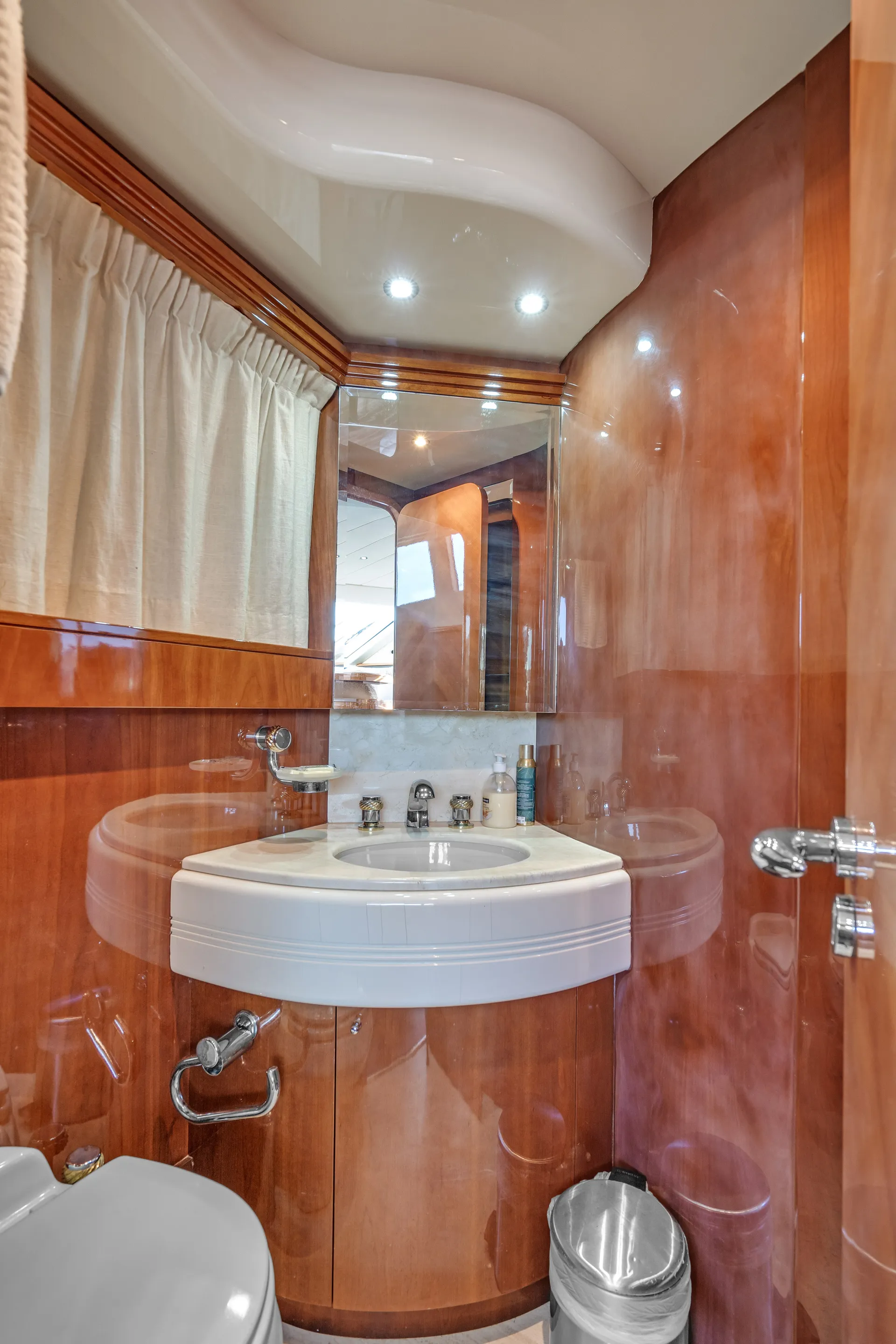 85' Luxury Ultimate Azimut , JACUZZI INCLUDED