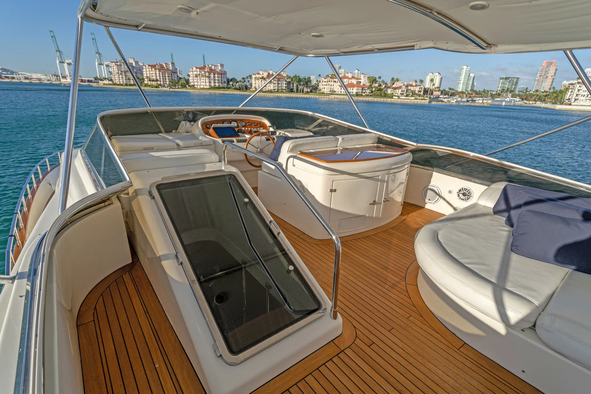 85' Luxury Ultimate Azimut , JACUZZI INCLUDED