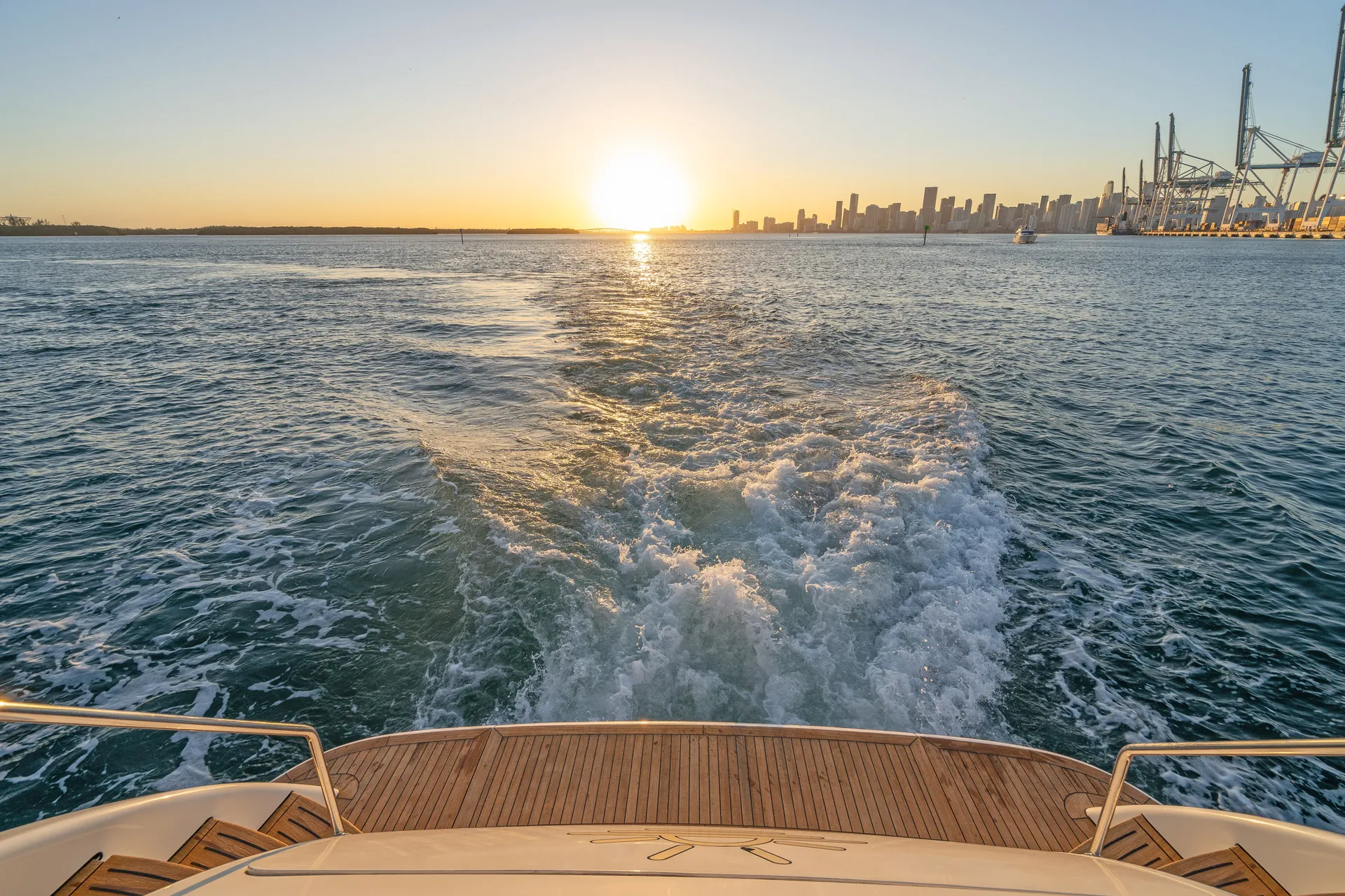 85' Luxury Ultimate Azimut , JACUZZI INCLUDED