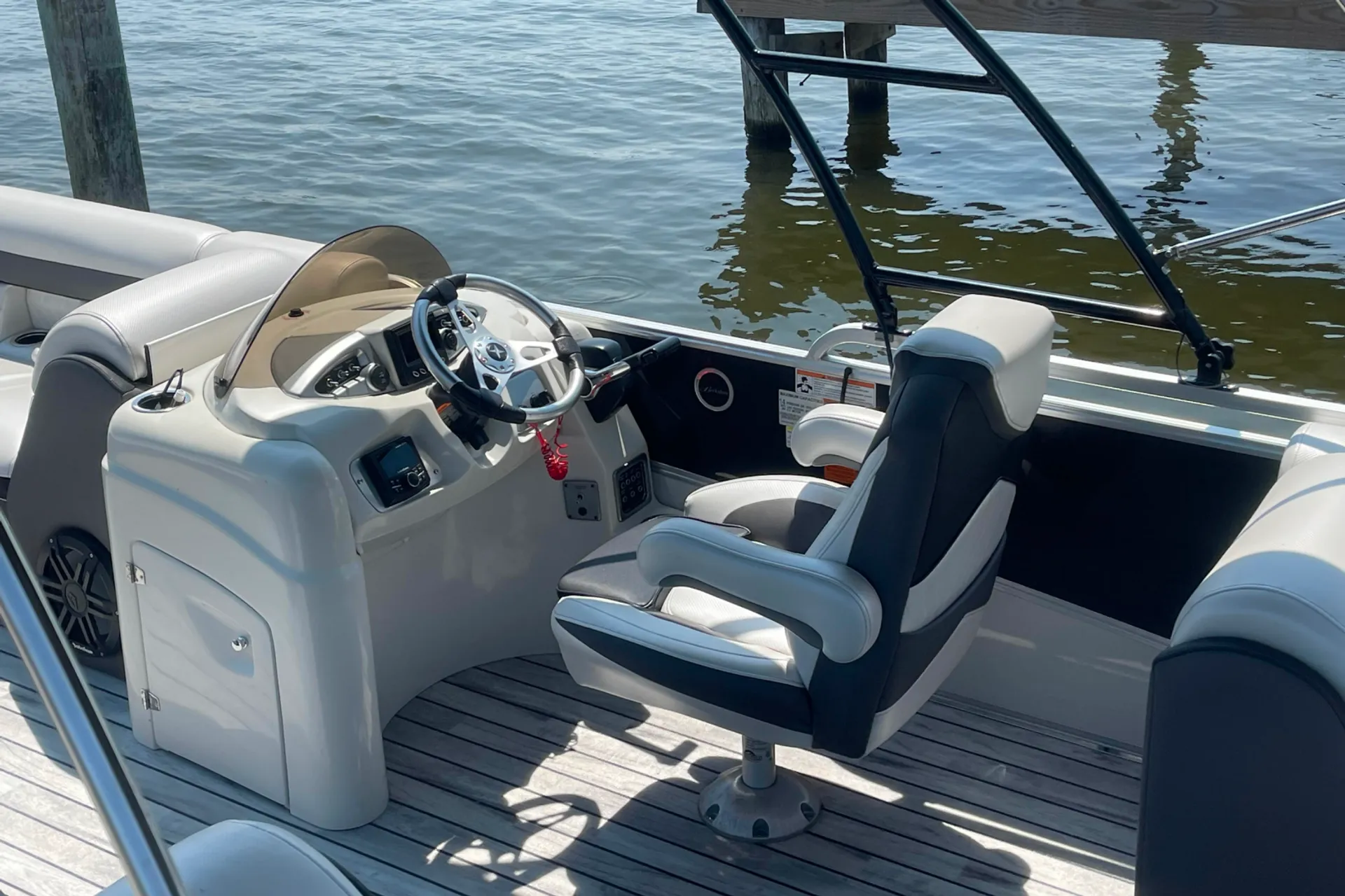 Luxurious and Spacious 14 Person Berkshire 'Toon! Epic Sound System!