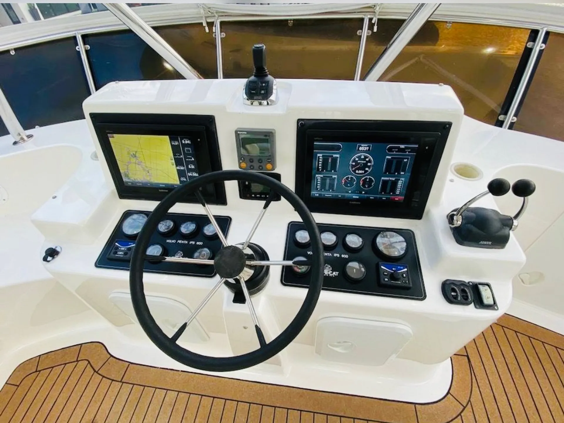 Luxury Yacht Charter – Custom Trips, Parties &amp; Unforgettable Adventure