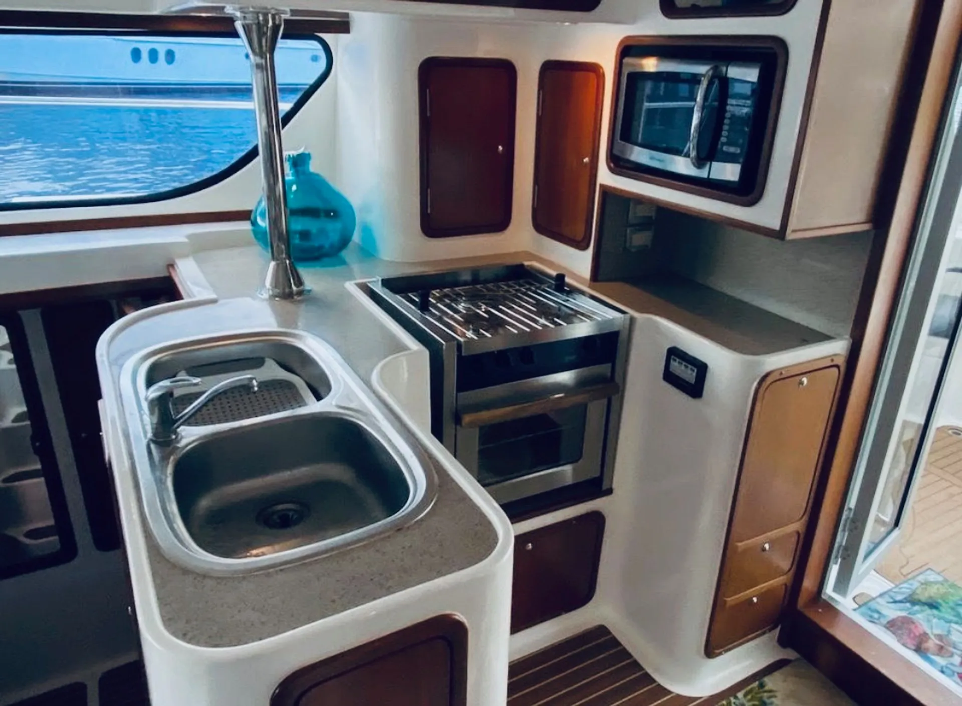 Luxury Yacht Charter – Custom Trips, Parties &amp; Unforgettable Adventure