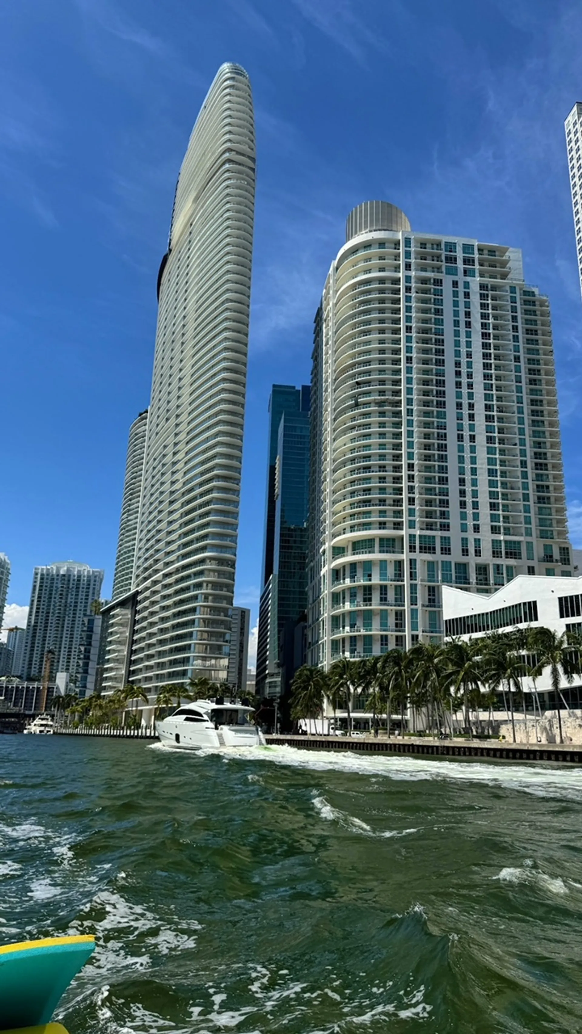 AMUSING PARTY ON 30’ SUNDECK!! FREE HOUR PROMOTION!! NO HIDDEN FEES!!