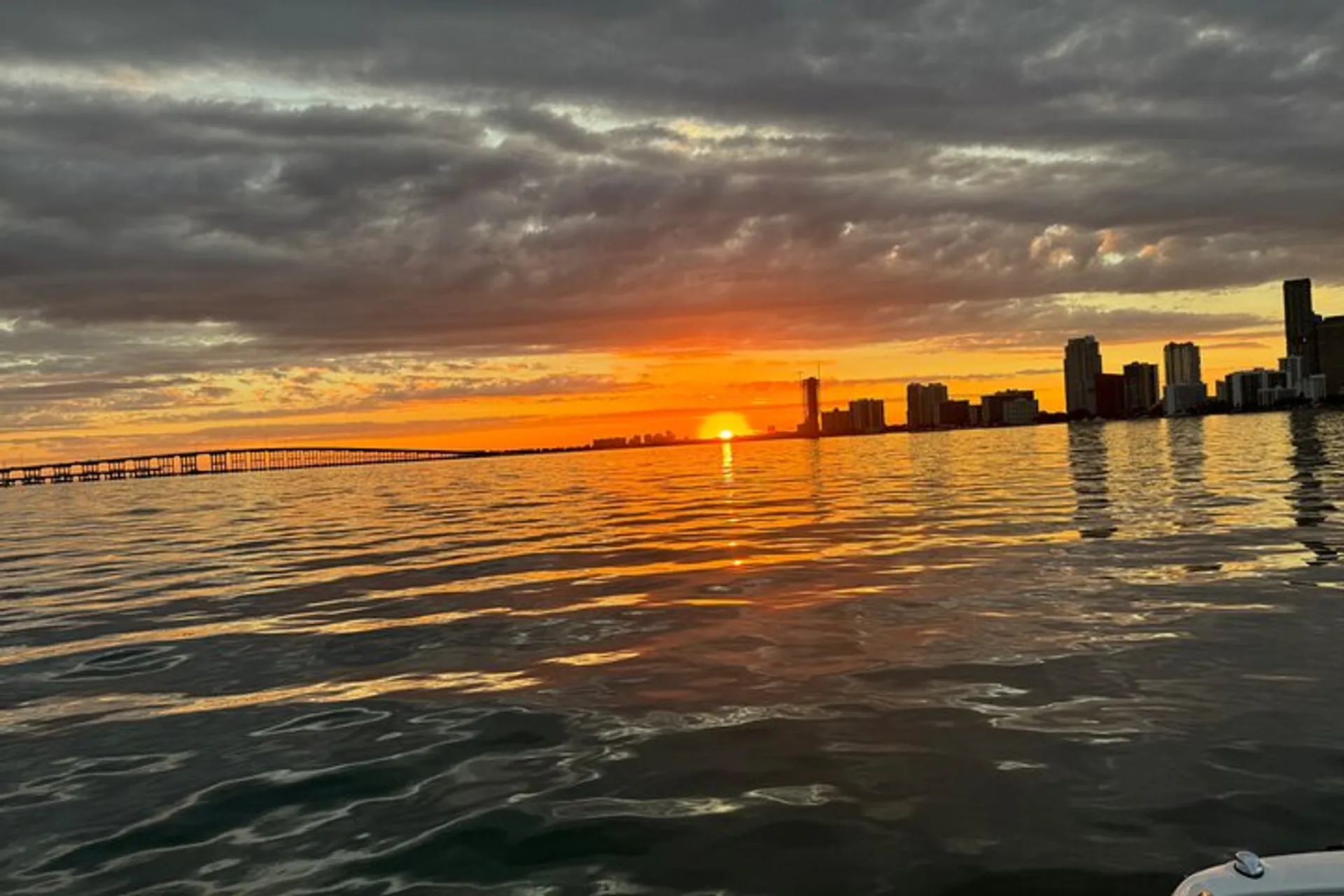 AMUSING PARTY ON 30’ SUNDECK!! FREE HOUR PROMOTION!! NO HIDDEN FEES!!