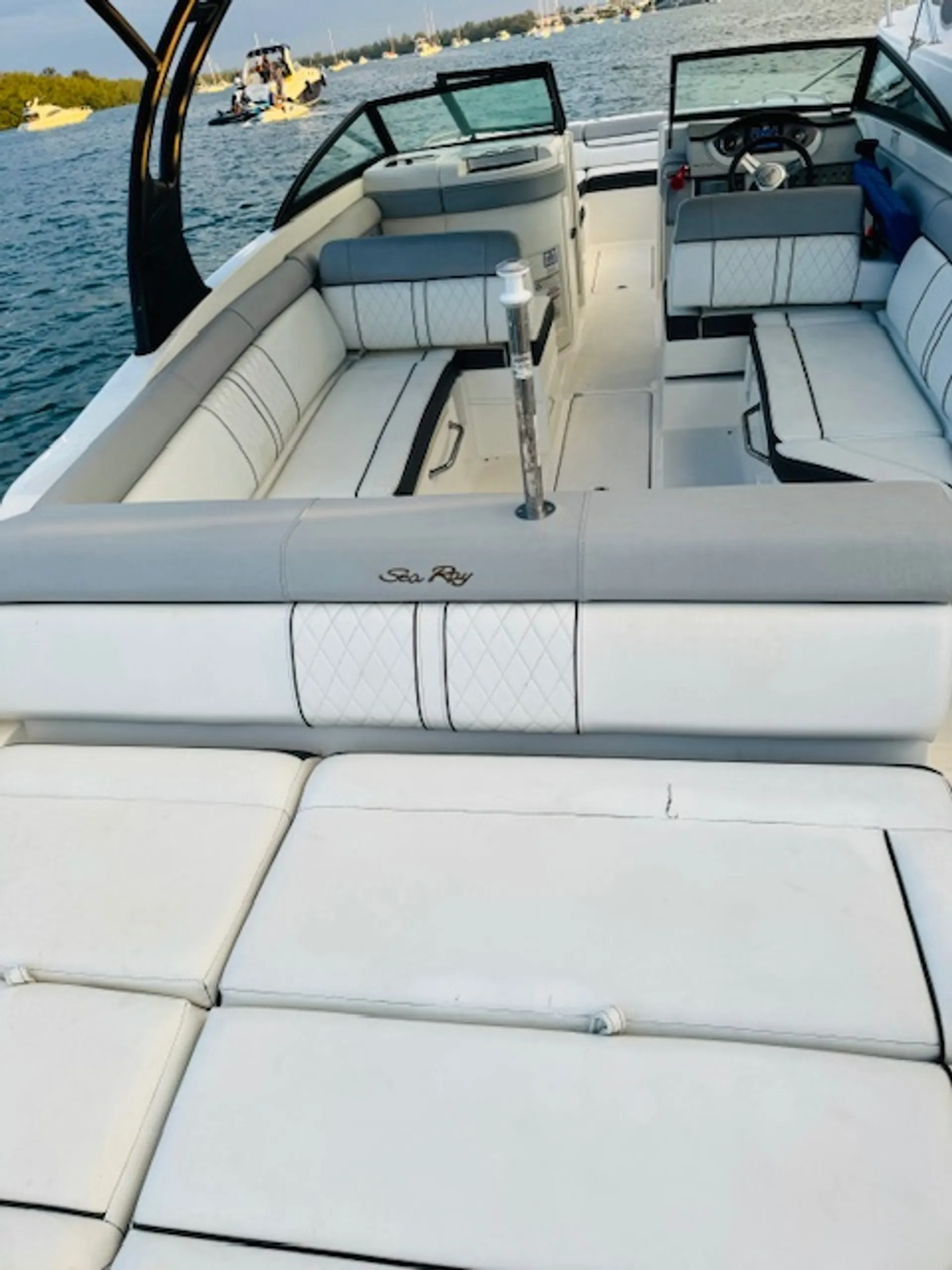 AMUSING PARTY ON 30’ SUNDECK!! FREE HOUR PROMOTION!! NO HIDDEN FEES!!