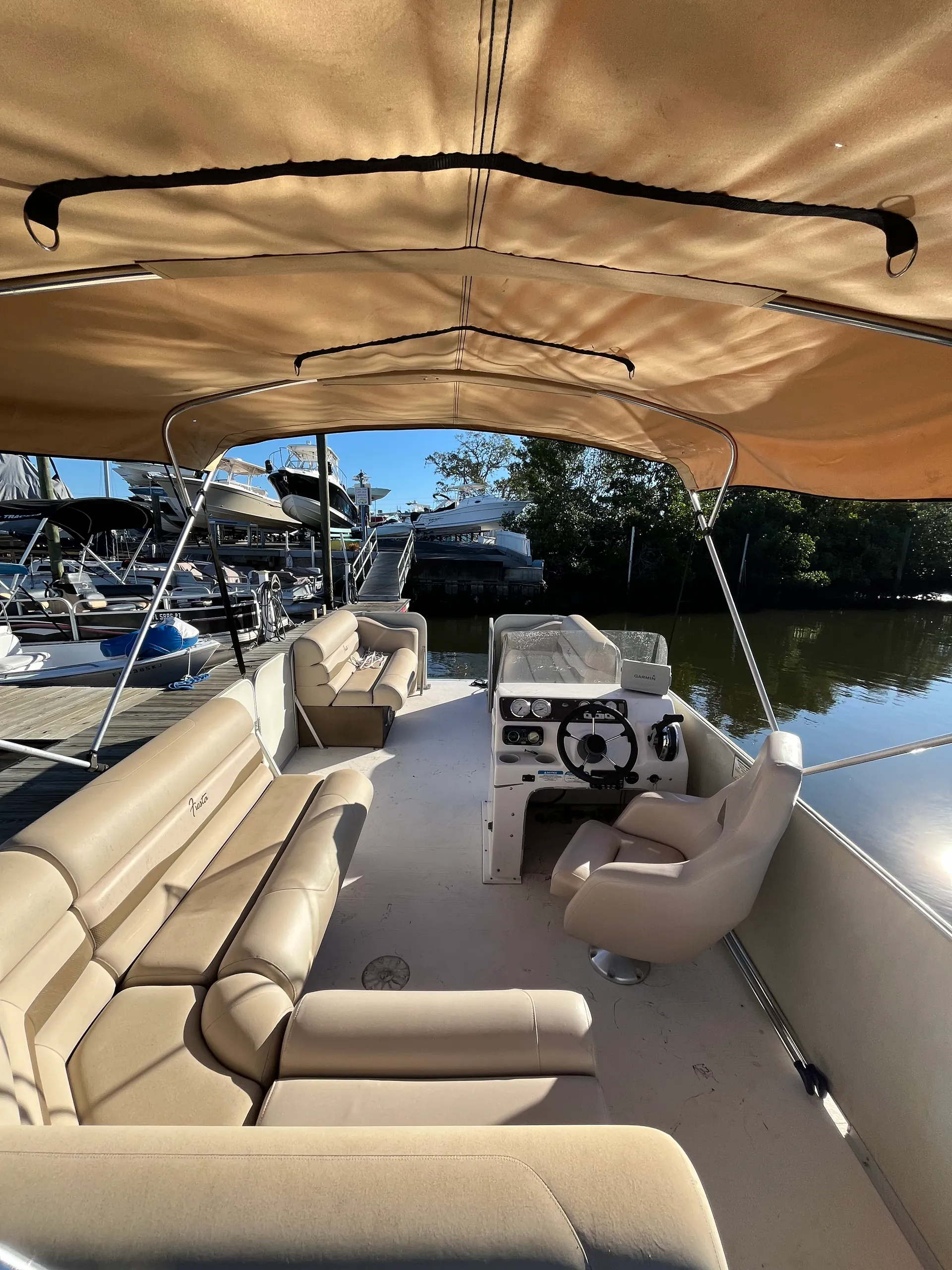 20ft Fiesta Pontoon! Cruise and Party!