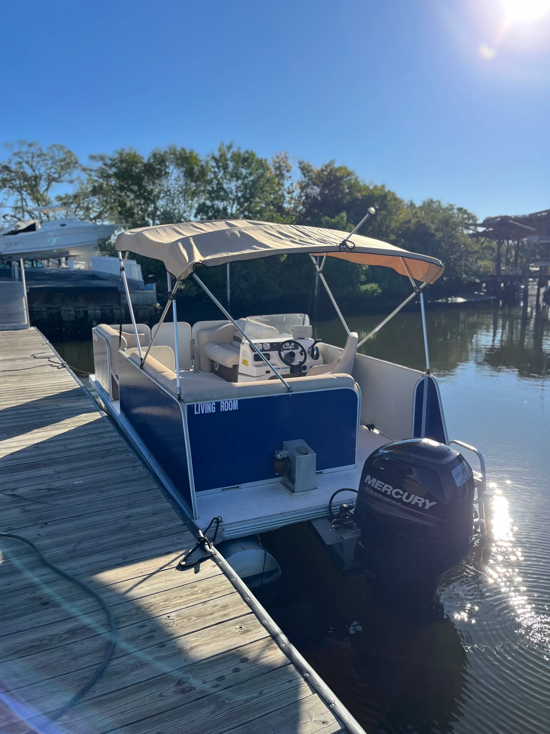 20ft Fiesta Pontoon! Cruise and Party!