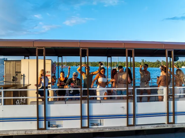 Rent a Maurell pontoon in Miami, FL near me