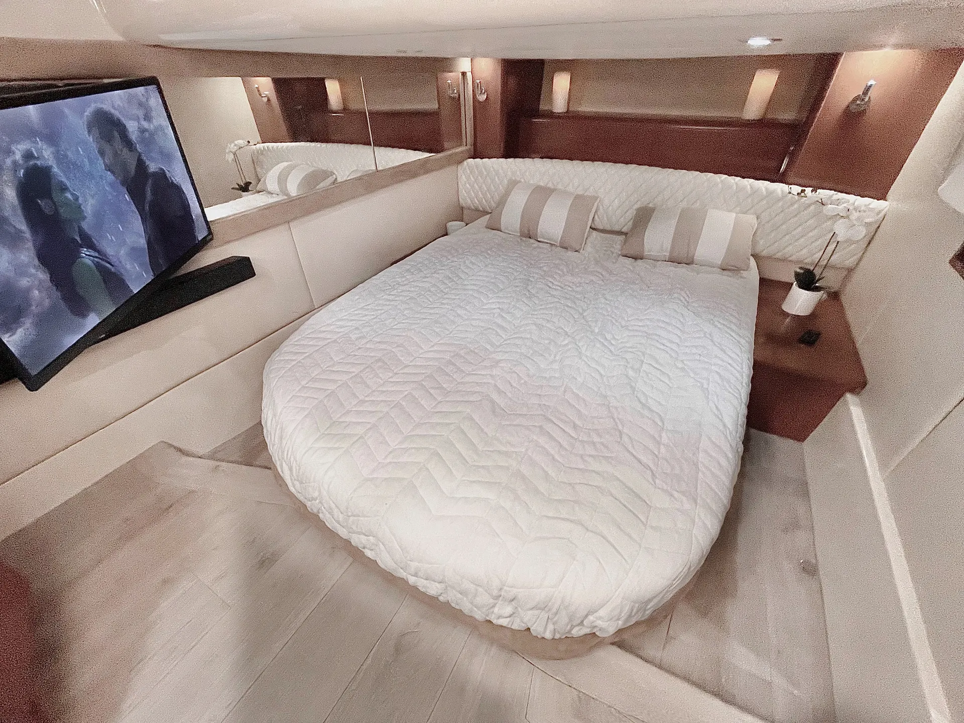 Luxury 41ft Meridian Yacht | Starlink, 4K TVs & Sunset Cruises| 13ppl
