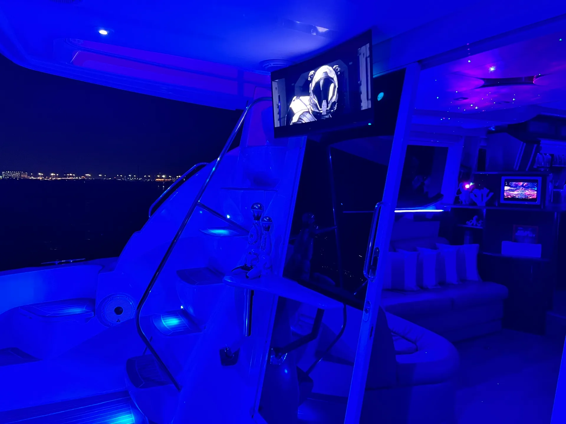 Luxury 41ft Meridian Yacht | Starlink, 4K TVs & Sunset Cruises| 13ppl