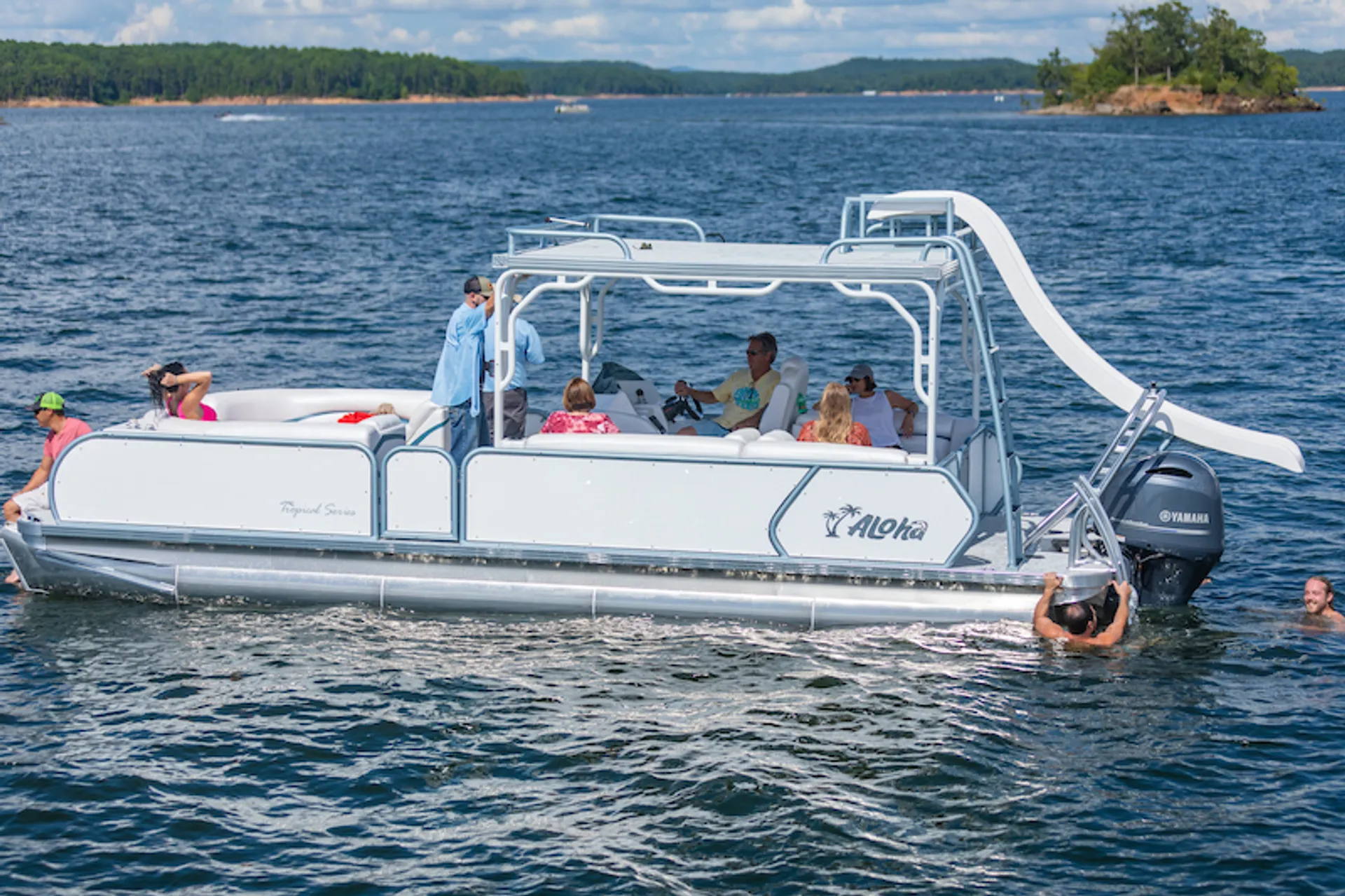 175 HP Aloha 30 Double Decker - Waterslide Onboard! Hurricane M