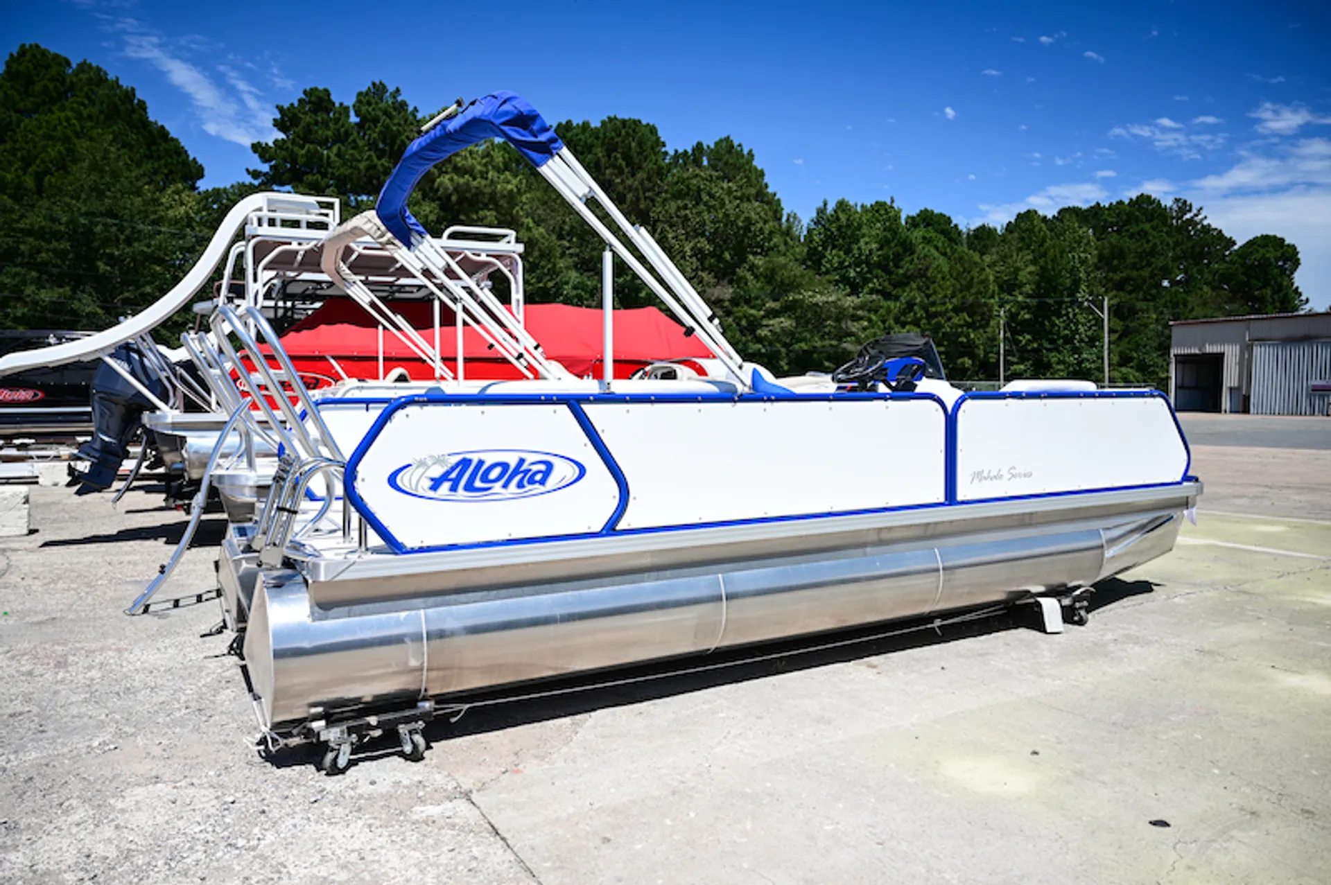 Aloha 25 Tritoon -  Extra Room for the Whole Family! Hurricane M