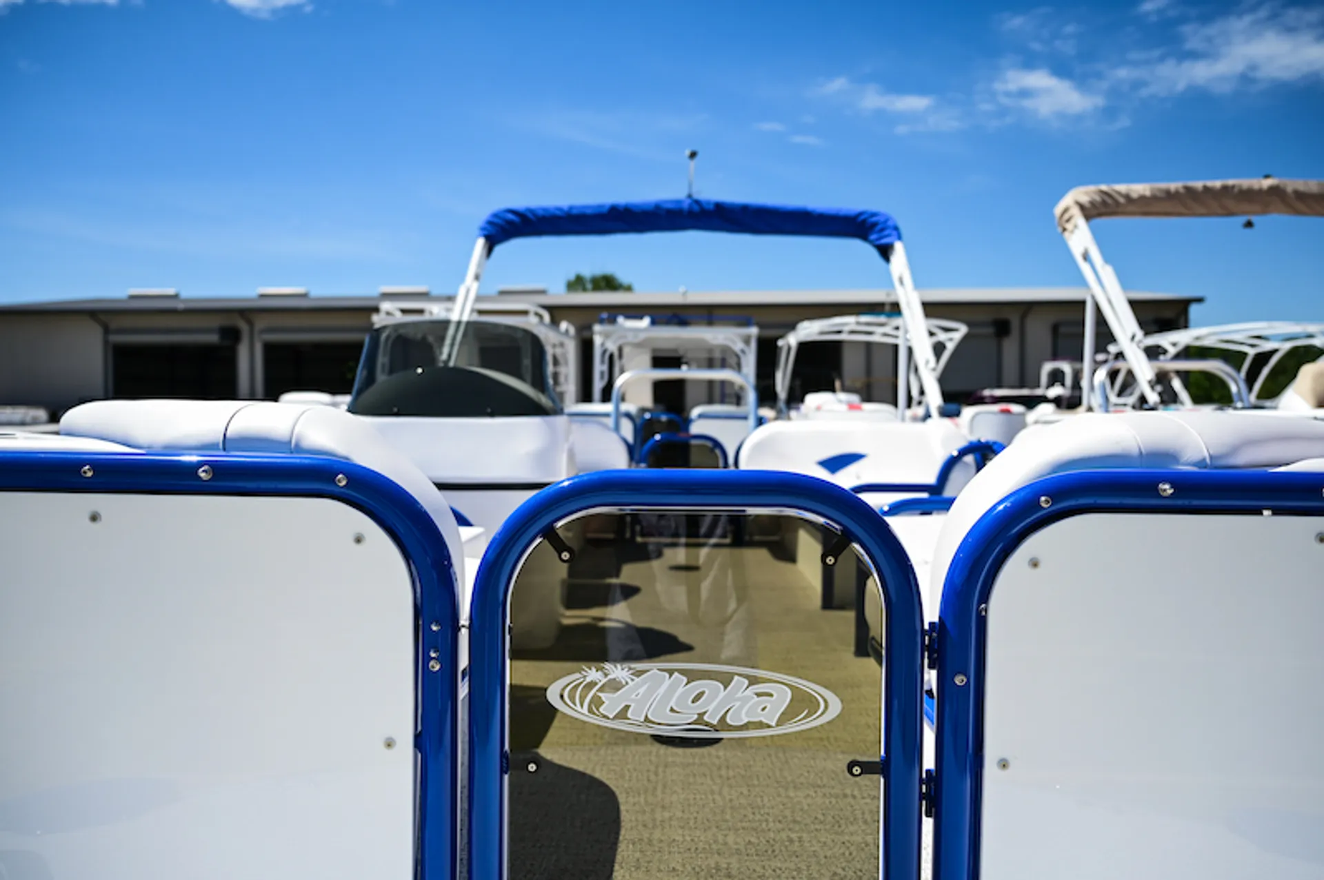 Aloha 25 Tritoon -  Extra Room for the Whole Family! Hurricane M