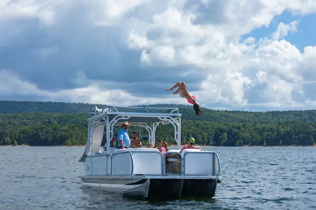 Rent a Aloha 30 pontoon in Silver Point, TN near me