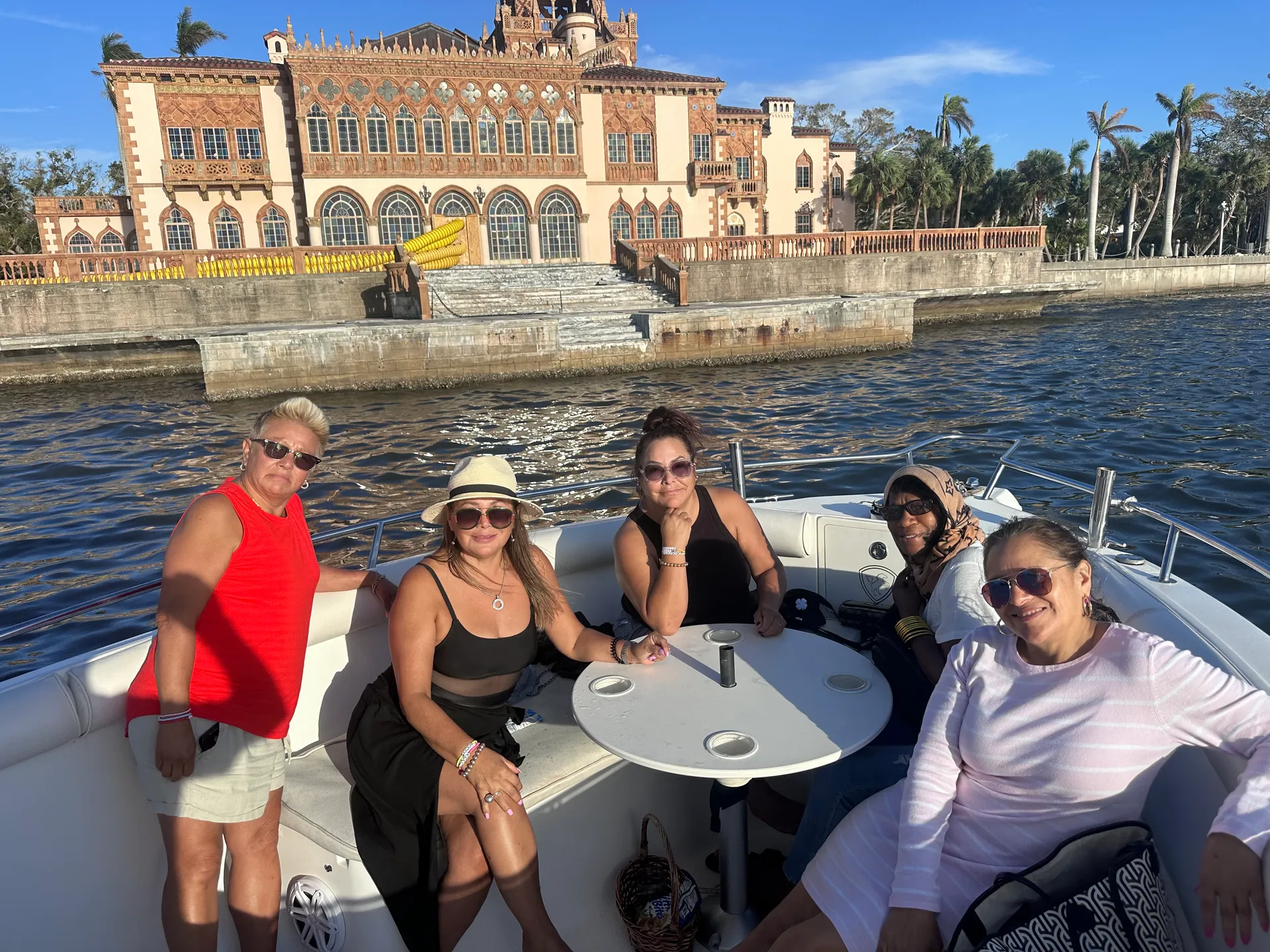 28’ Dolphin-Watching & Sightseeing Charter – Explore Sarasota