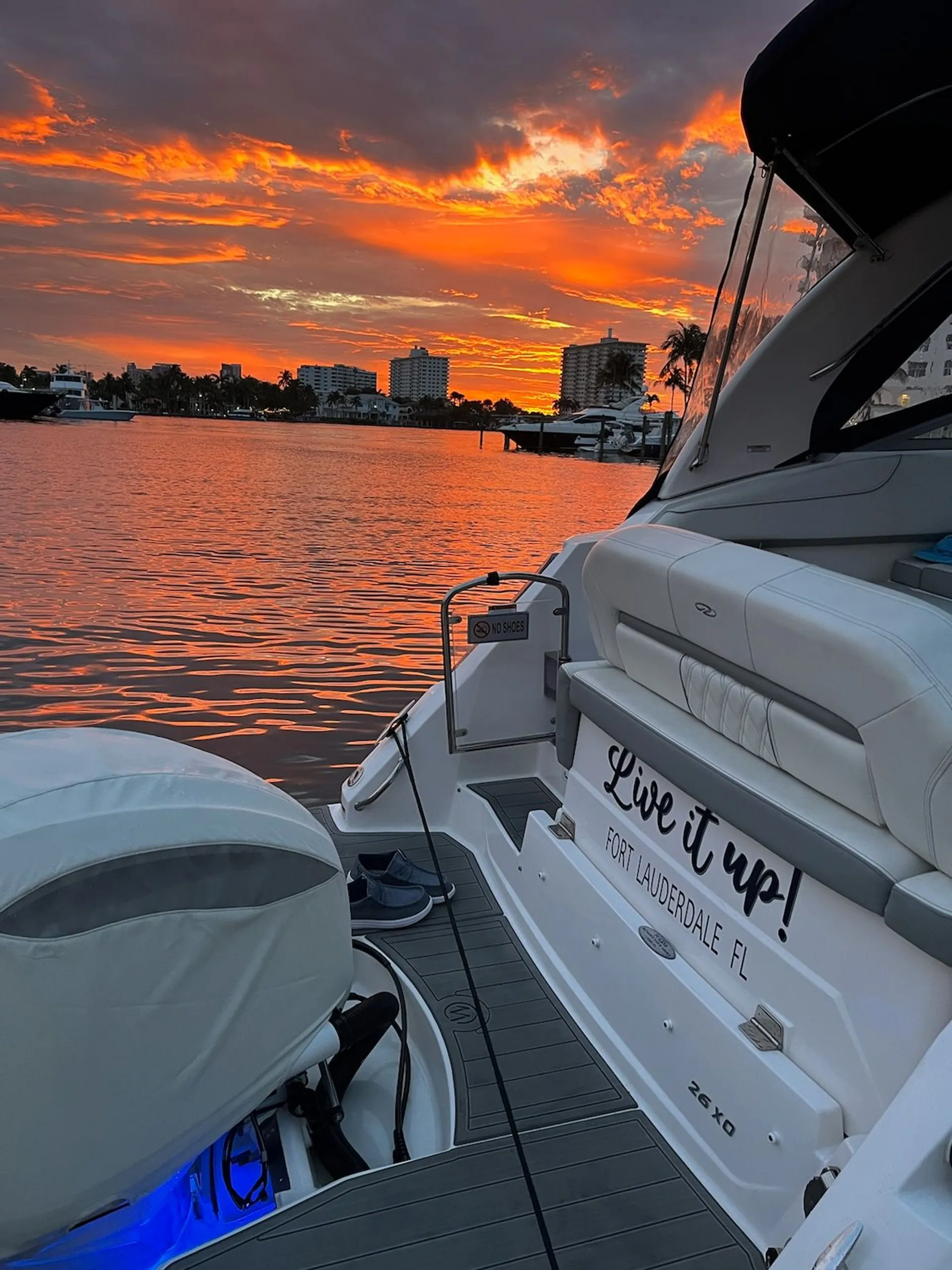 Sandbar or Sunset Cruise on this 27 foot cabin cruiser