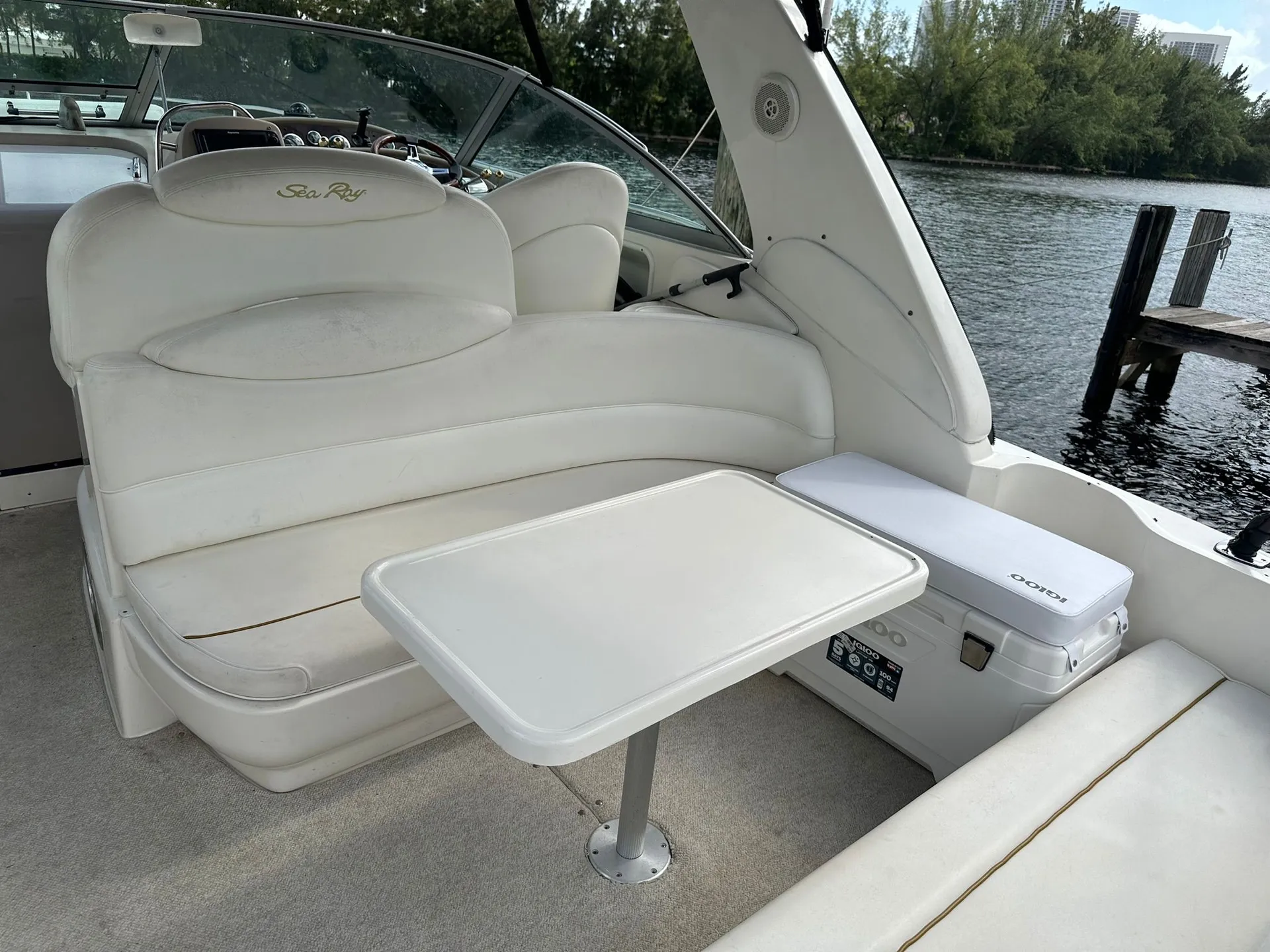 Sea Ray Boats 310 Sundancer in Miami, FL — photo 6