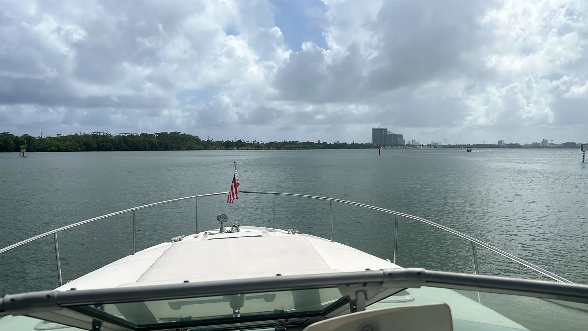 Sea Ray Boats 310 Sundancer in Miami, FL — photo 2