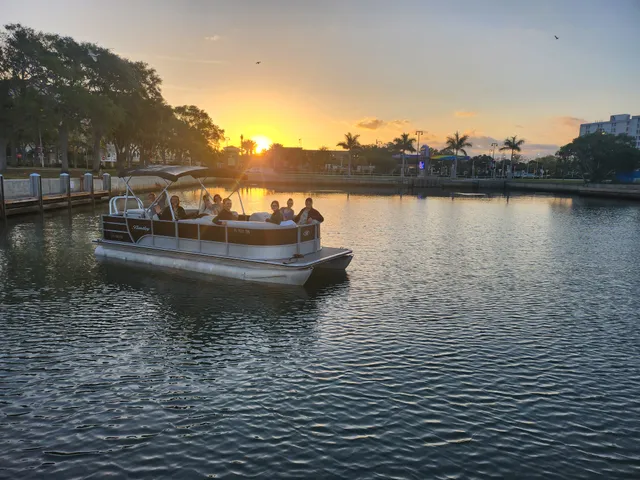 Rent a ENCORE BENTLEY pontoon in Sarasota, FL near me