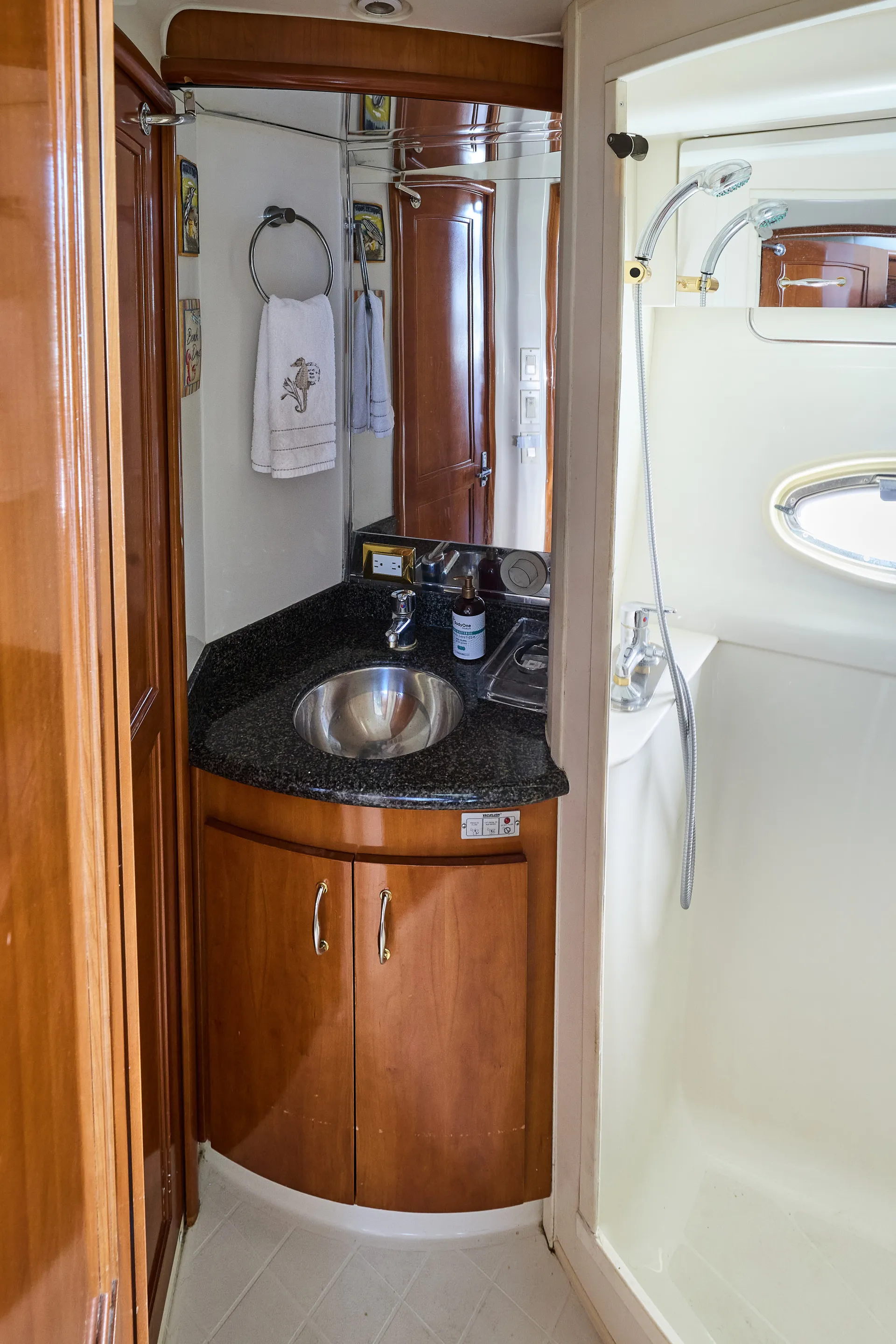 Multi Level 47' Carver Yacht for 12 Guests in Chicago, IL - MPY #2