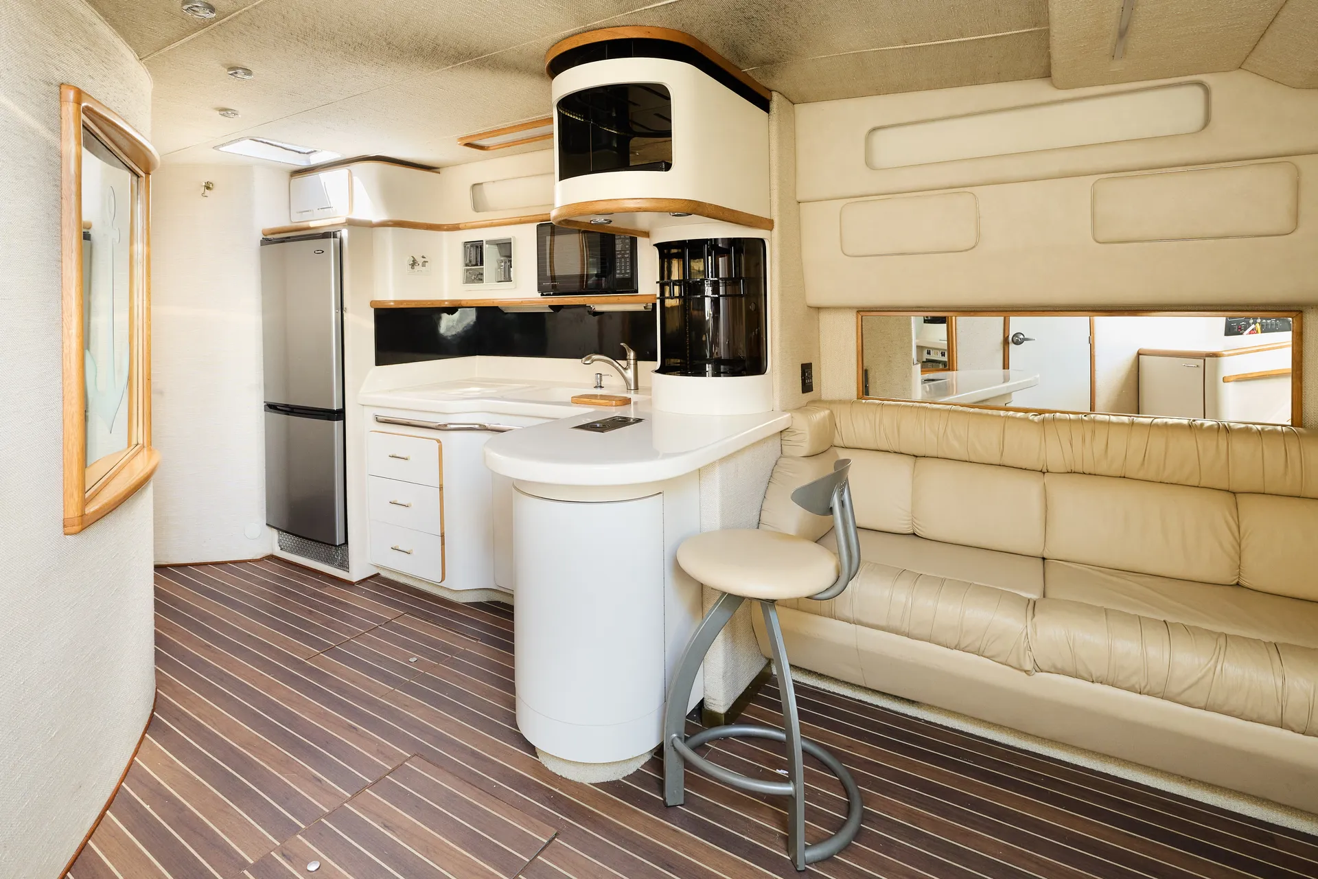 SEA RAY BOATS 520 SUNDANCER in Chicago, IL — photo 9