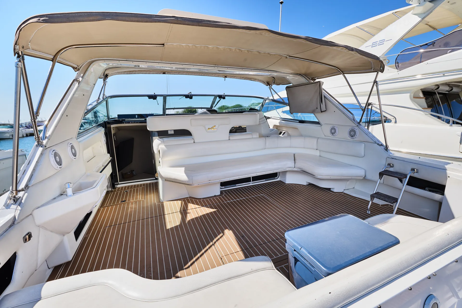 SEA RAY BOATS 520 SUNDANCER in Chicago, IL — photo 4
