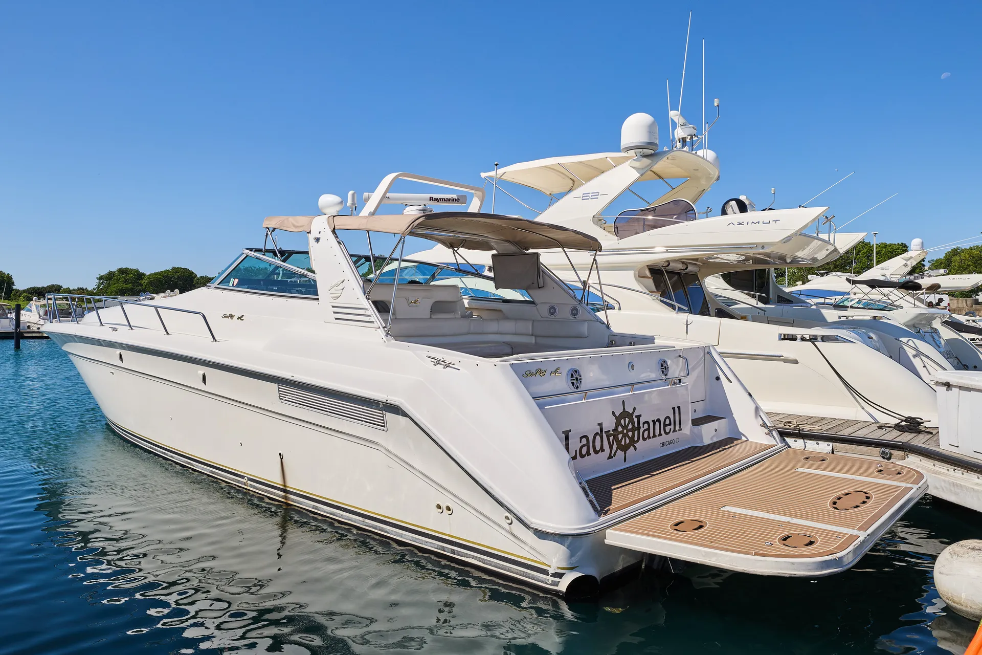 SEA RAY BOATS 520 SUNDANCER in Chicago, IL — photo 2