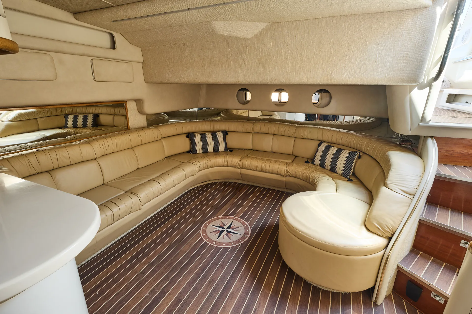 SEA RAY BOATS 520 SUNDANCER in Chicago, IL — photo 8