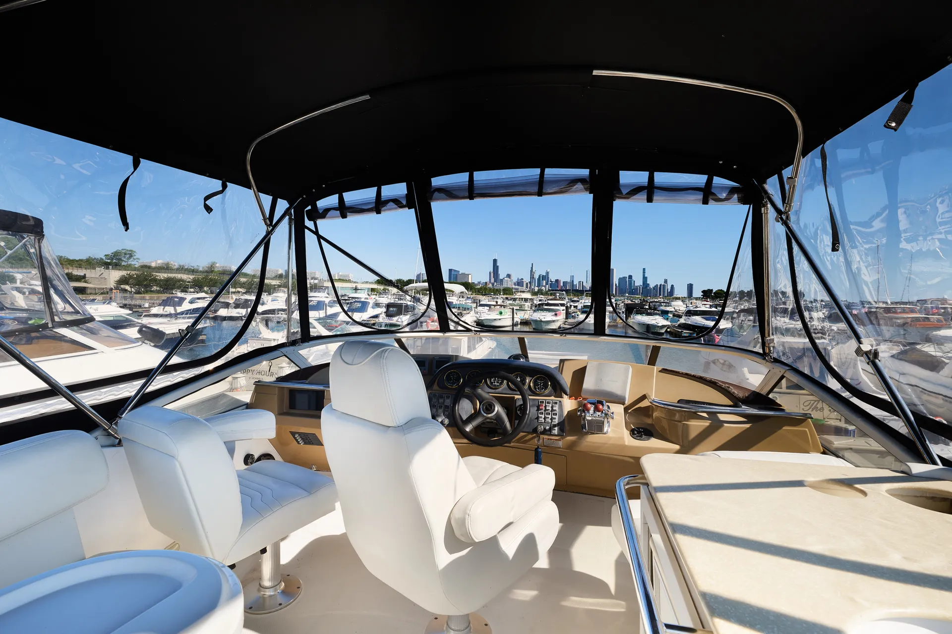 CARVER YACHTS 47 MOTOR YACHT in Chicago, IL — photo 6