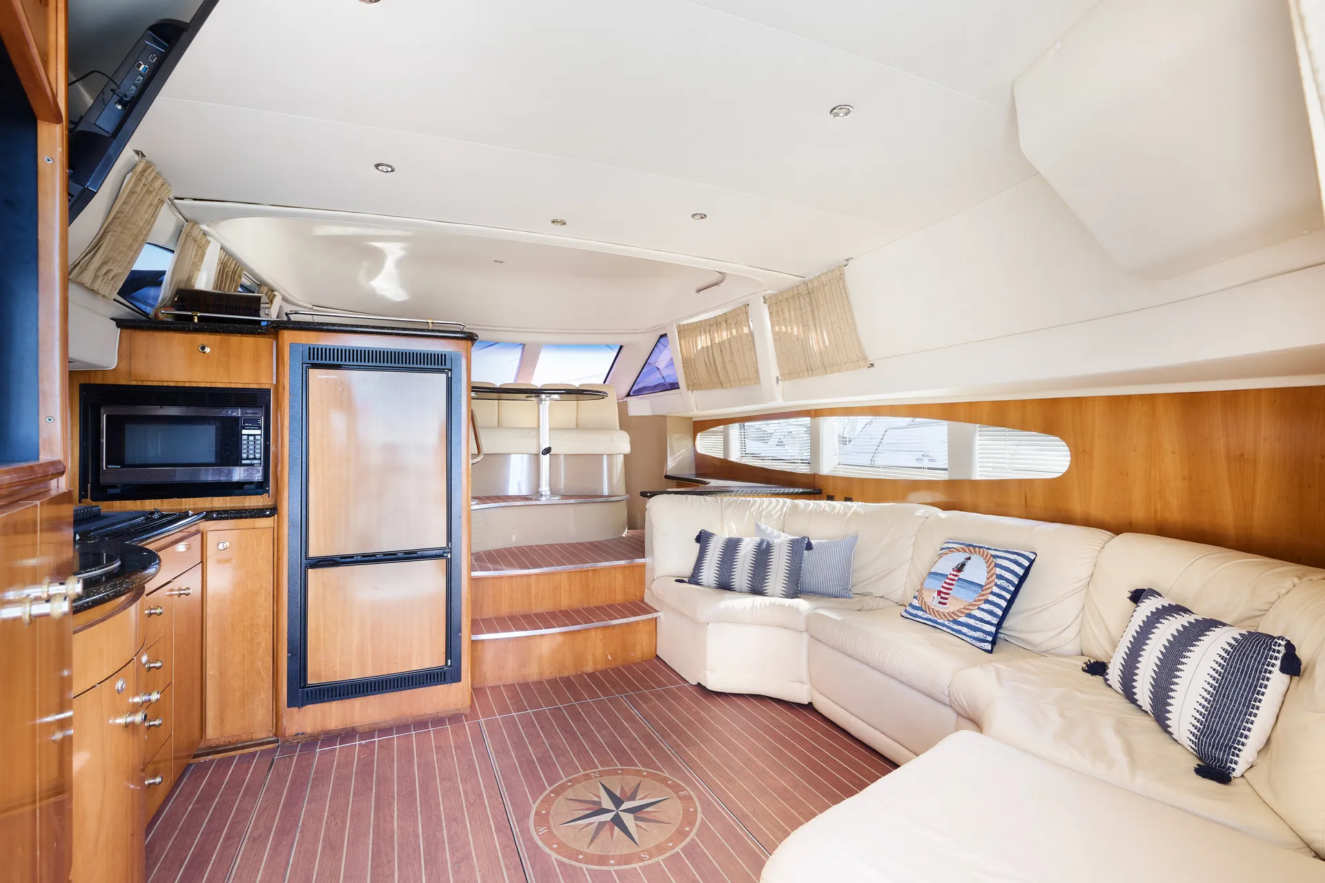 CARVER YACHTS 47 MOTOR YACHT in Chicago, IL — photo 5