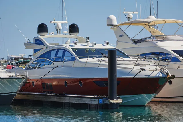Rent a Azimuit mega yacht in Chicago, IL near me