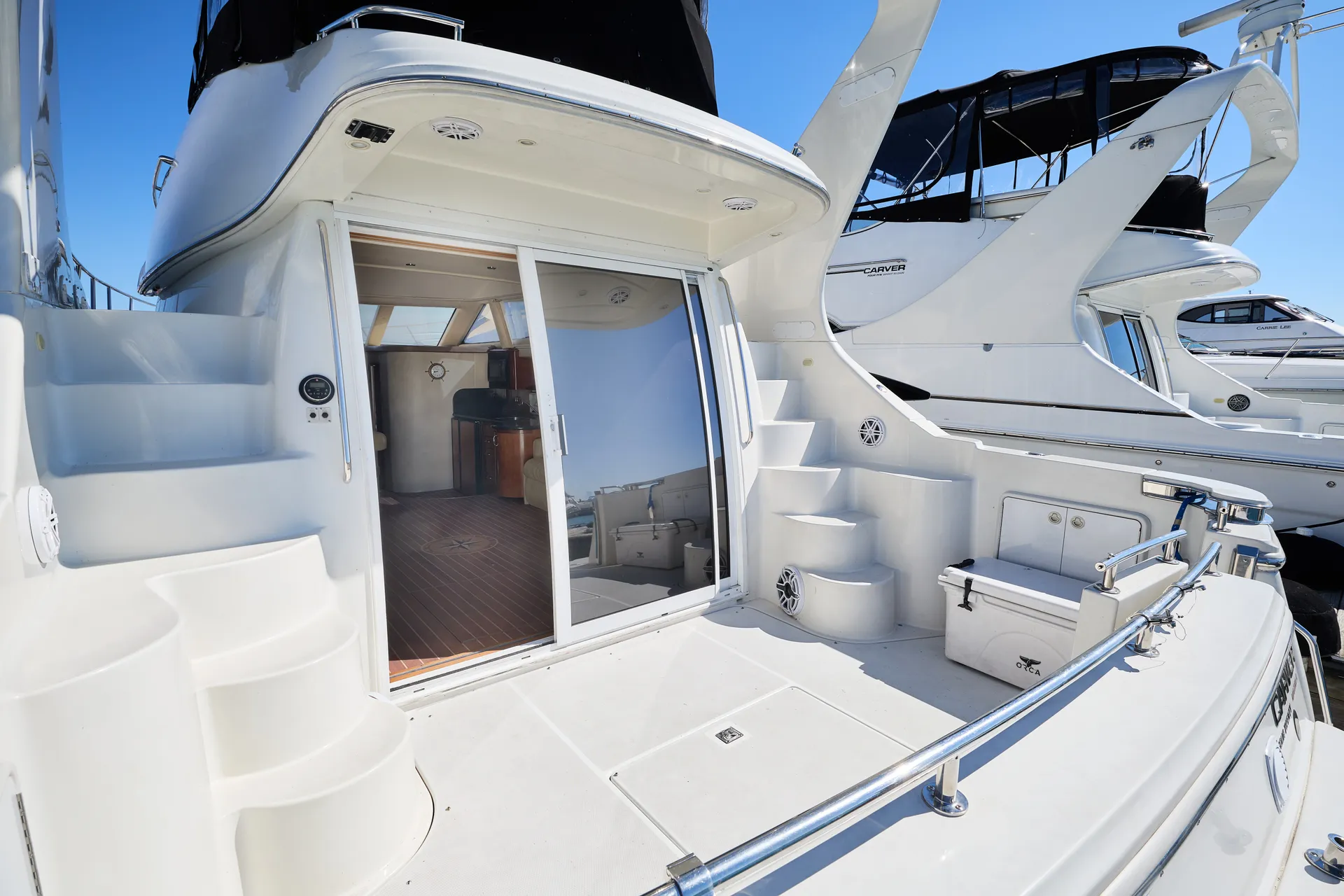CARVER YACHTS 47 MOTOR YACHT in Chicago, IL — photo 2