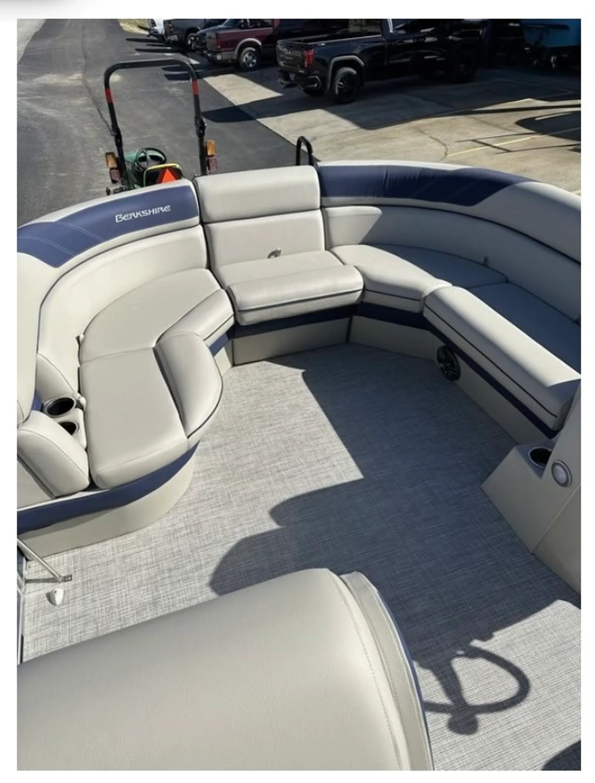 BEAUTIFUL 2023 24 FT Berkshire Tritoon w/ fishing livewell - seats 12