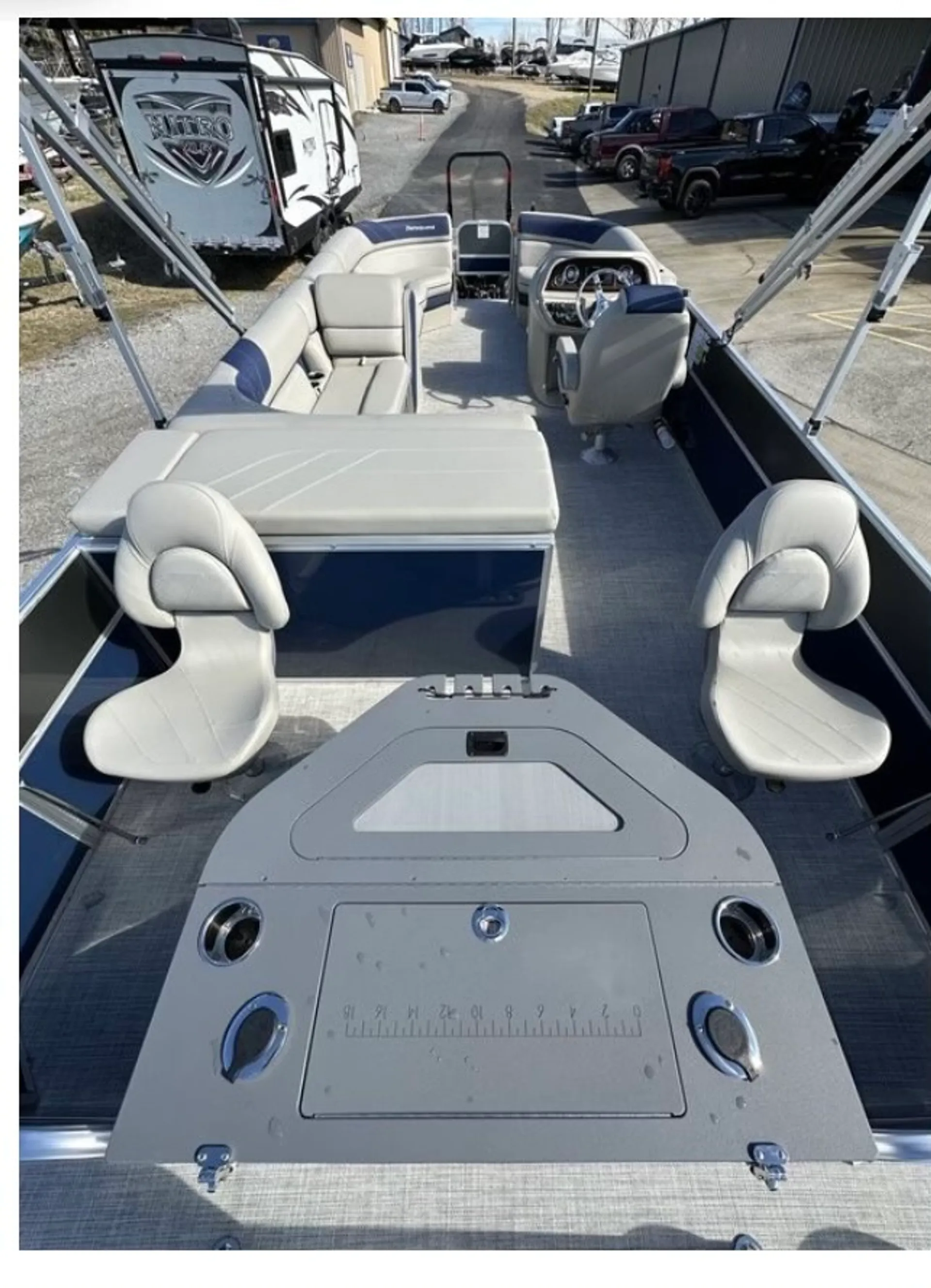 BEAUTIFUL 2023 24 FT Berkshire Tritoon w/ fishing livewell - seats 12