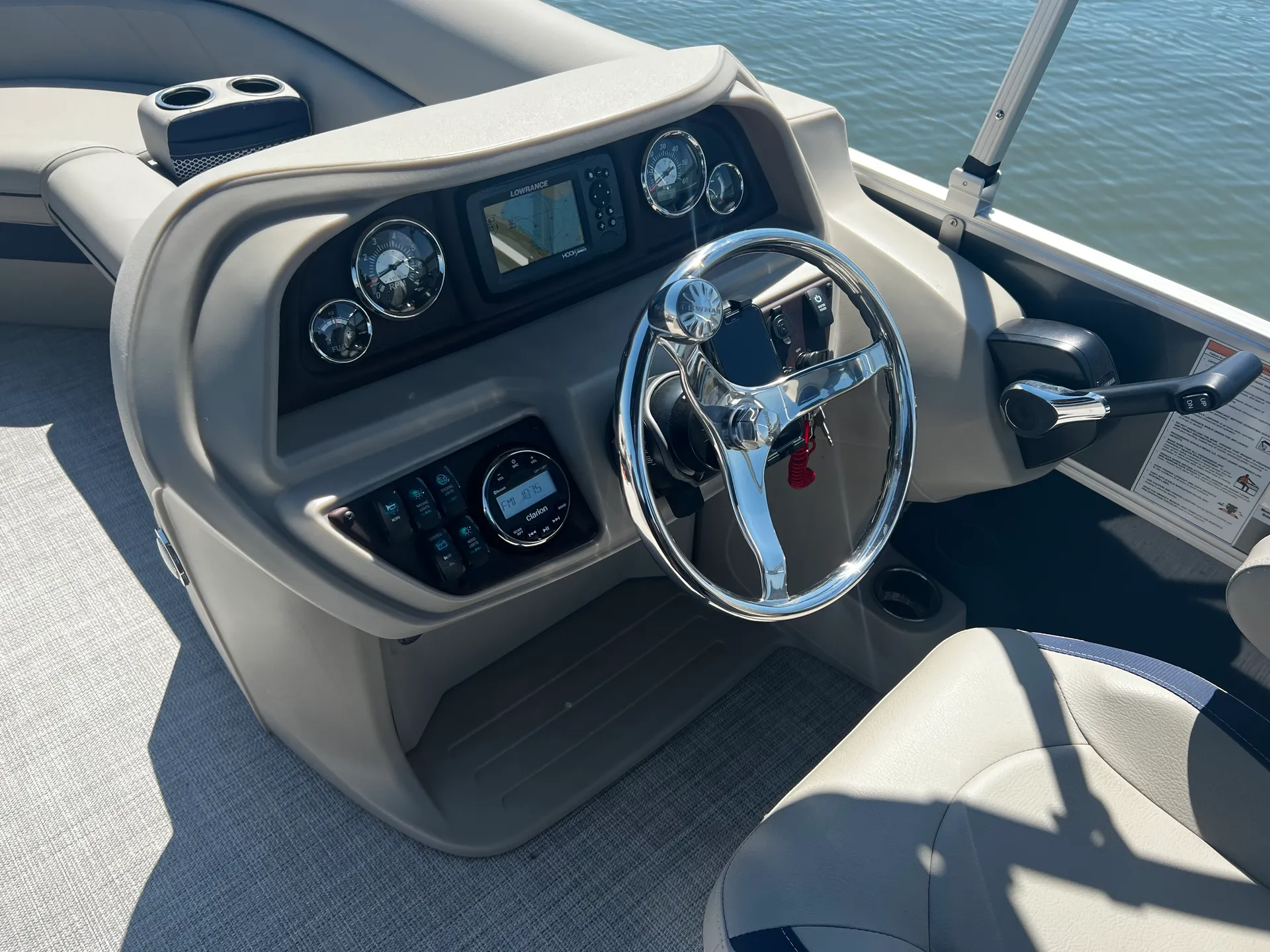 BEAUTIFUL 2023 24 FT Berkshire Tritoon w/ fishing livewell - seats 12