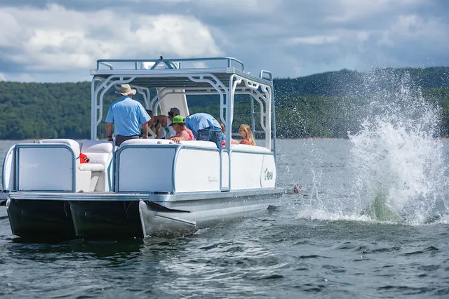 Rent a Aloha 26 pontoon in Gilbertsville, KY near me